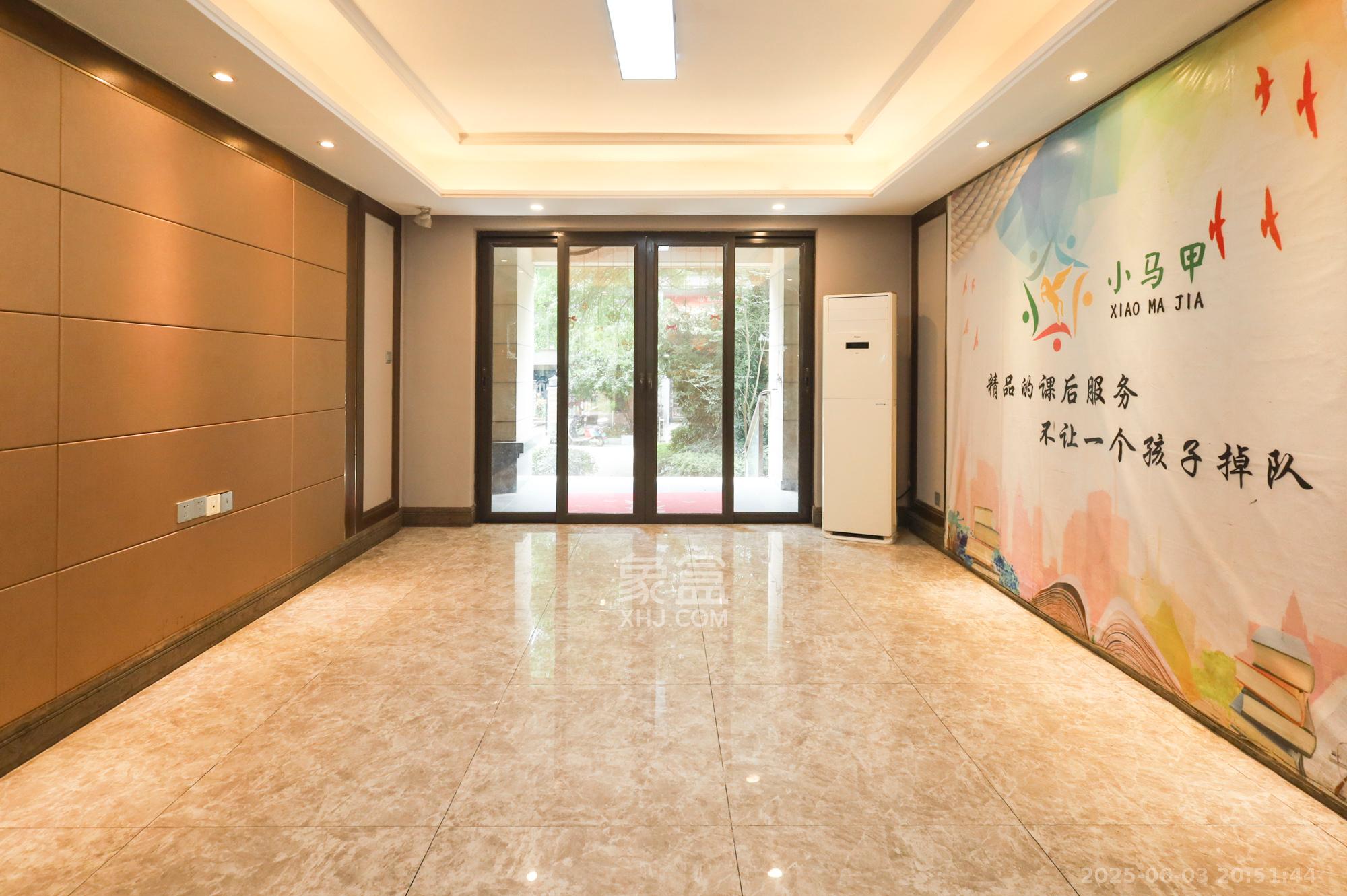 恒大御景天下城一期  3室2厅2卫   240.00万客厅