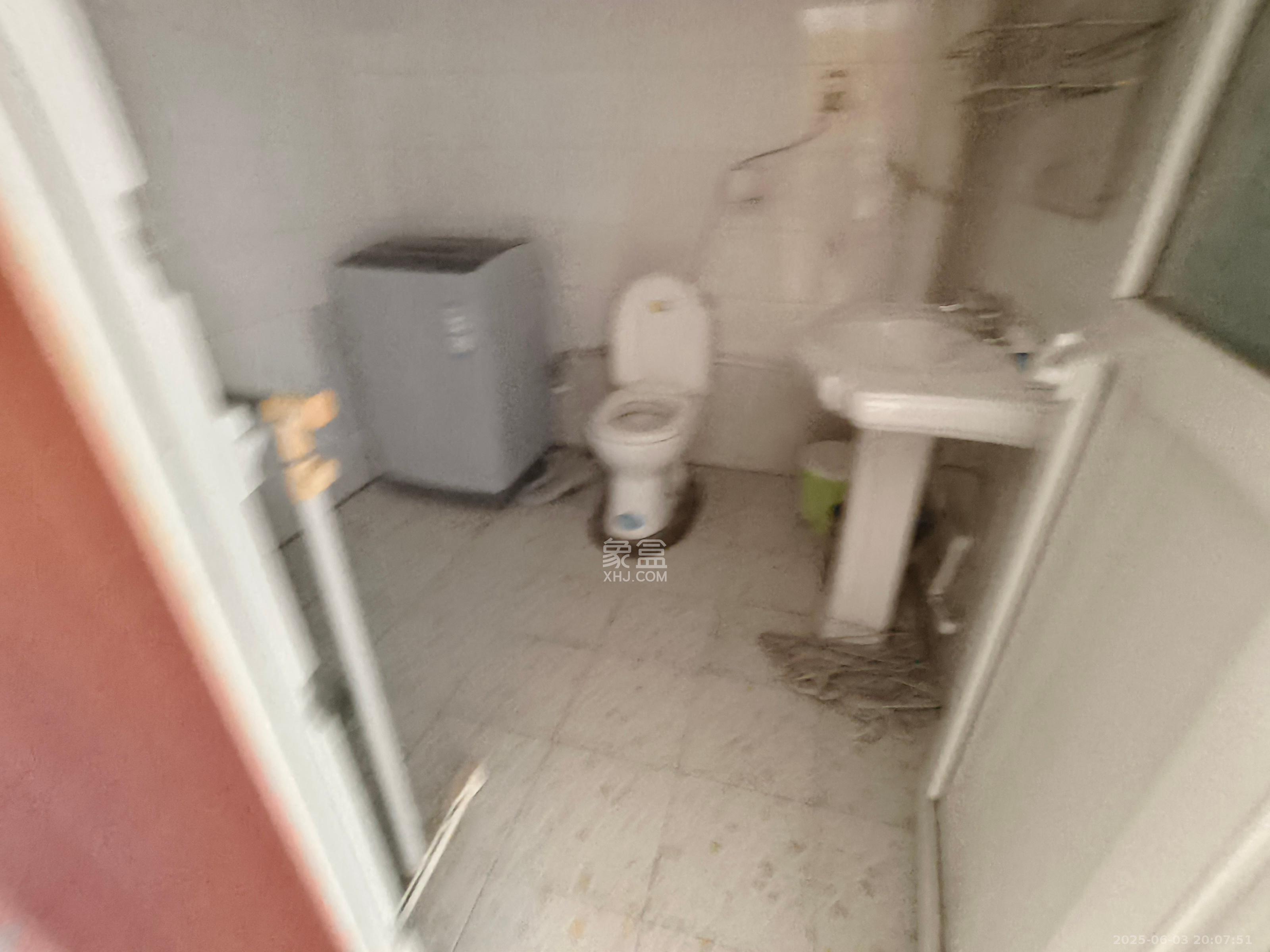 麓谷沐春园 3室2厅1卫 2300.0元/月 麓谷沐春园 3室2厅1卫 2300.0元/月室内图