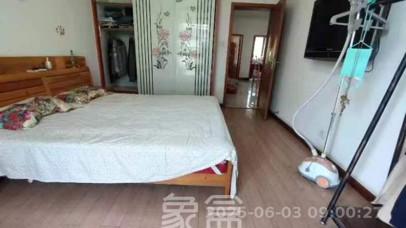 麓谷沐春园  3室2厅1卫   2300.00元/月室内图