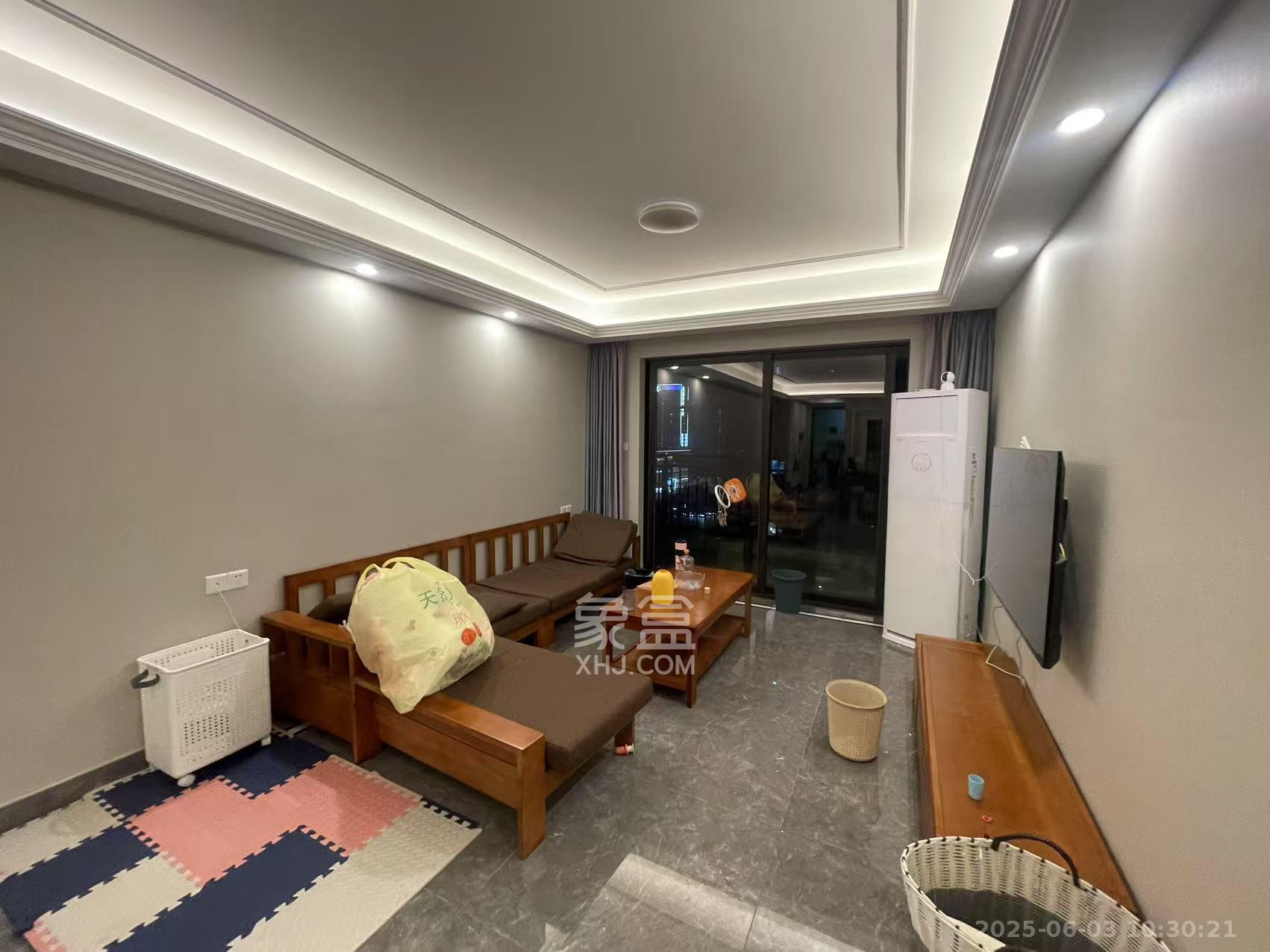 中海珑悦府  3室2厅2卫    2800.0元/月