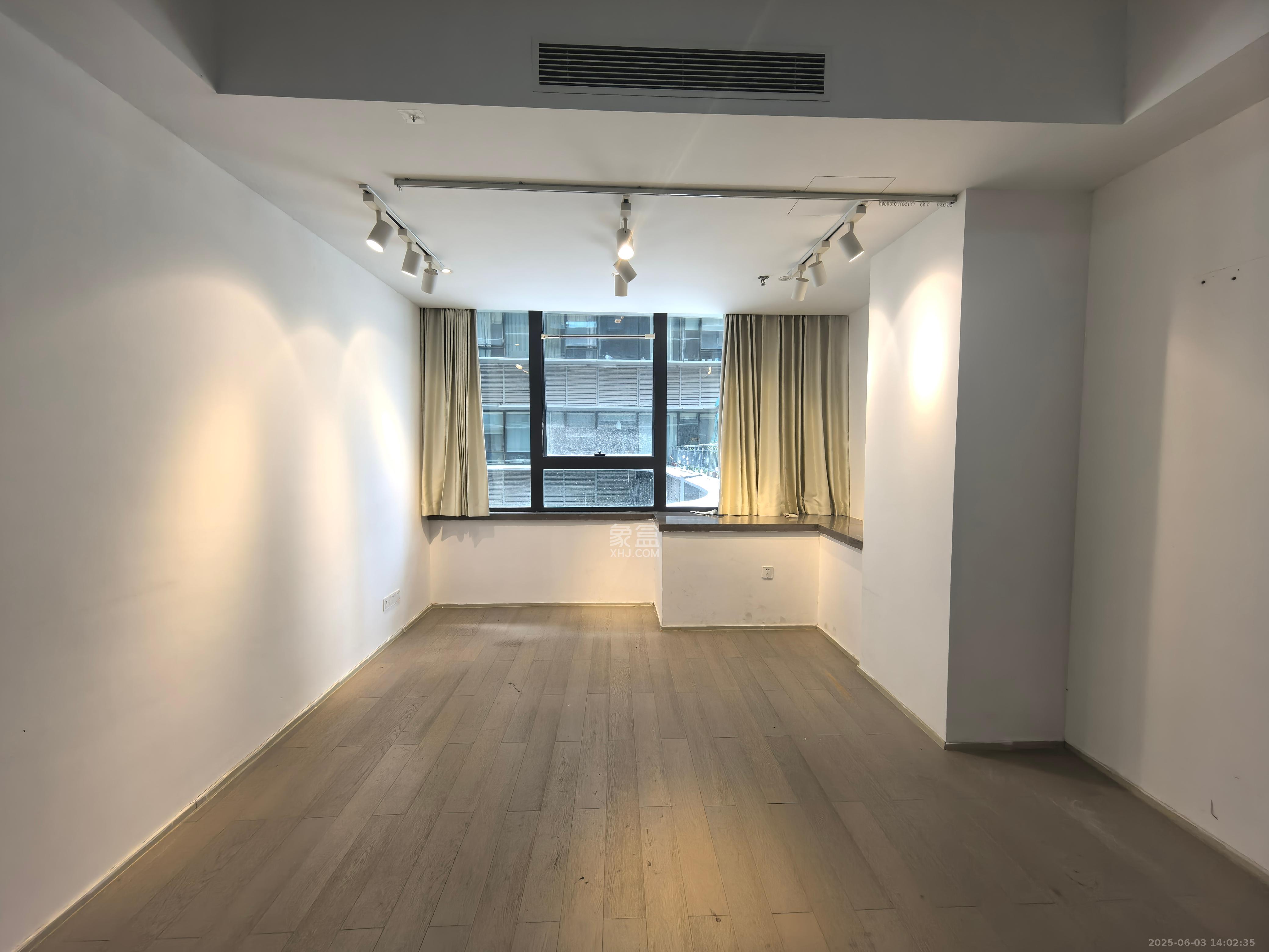 天祥水晶湾   46.93㎡      2300.0元/月室内图