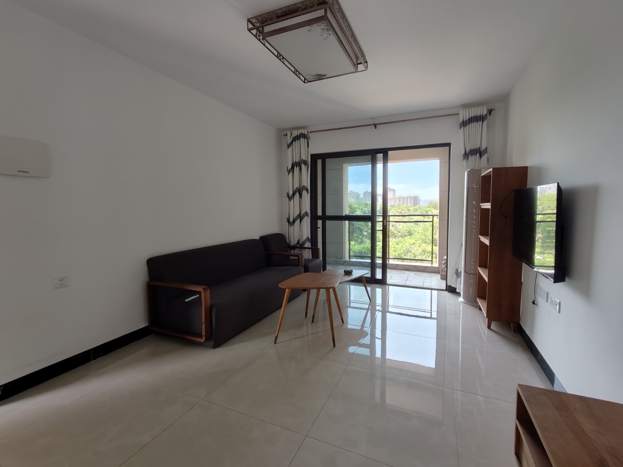 滨海新天地 2室1厅1卫 2600.0元/月 滨海新天地 2室1厅1卫 2600.0元/月室内图