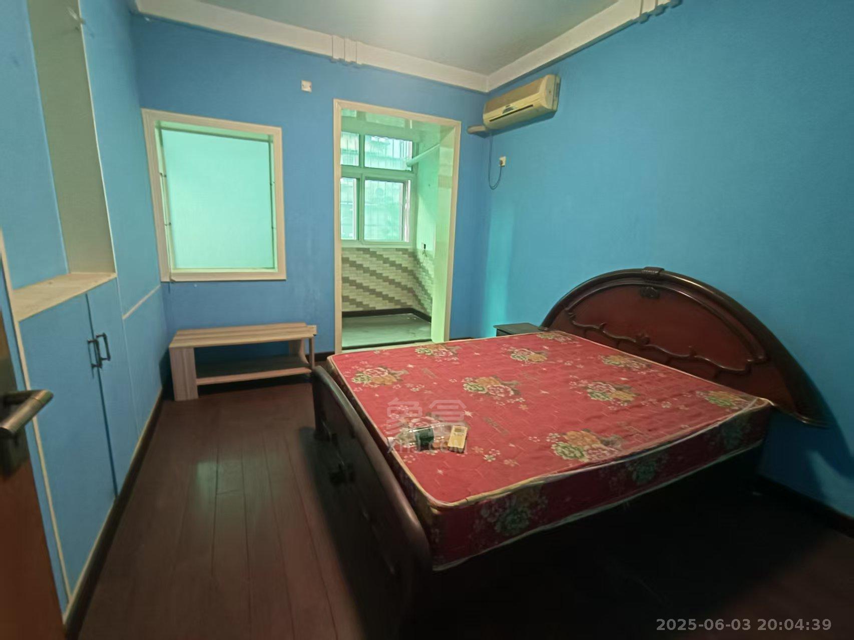 园丁小区  4室2厅2卫    2200.0元/月室内图