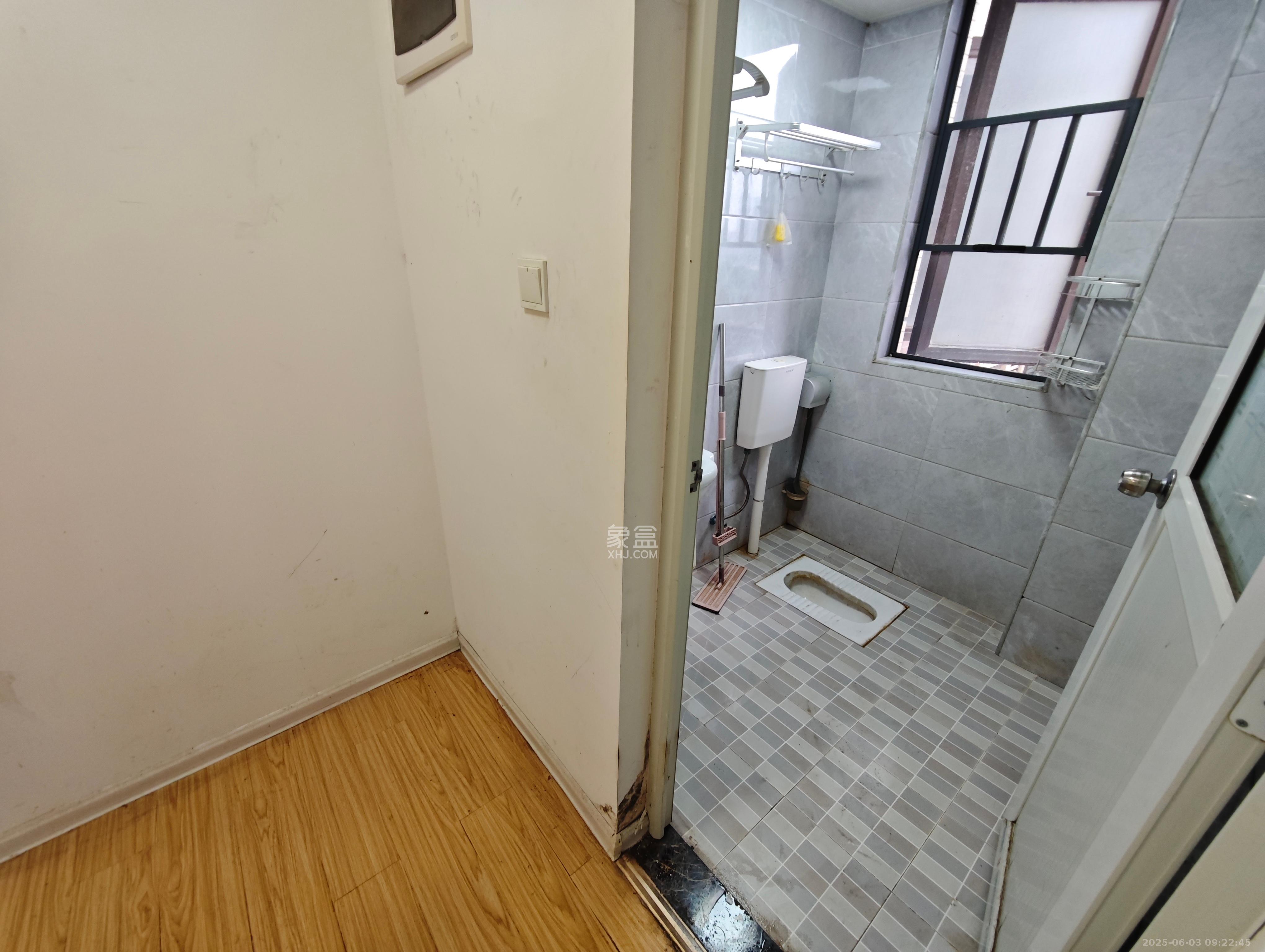 保利西海岸B区  2室1厅1卫   2400.00元/月室内图
