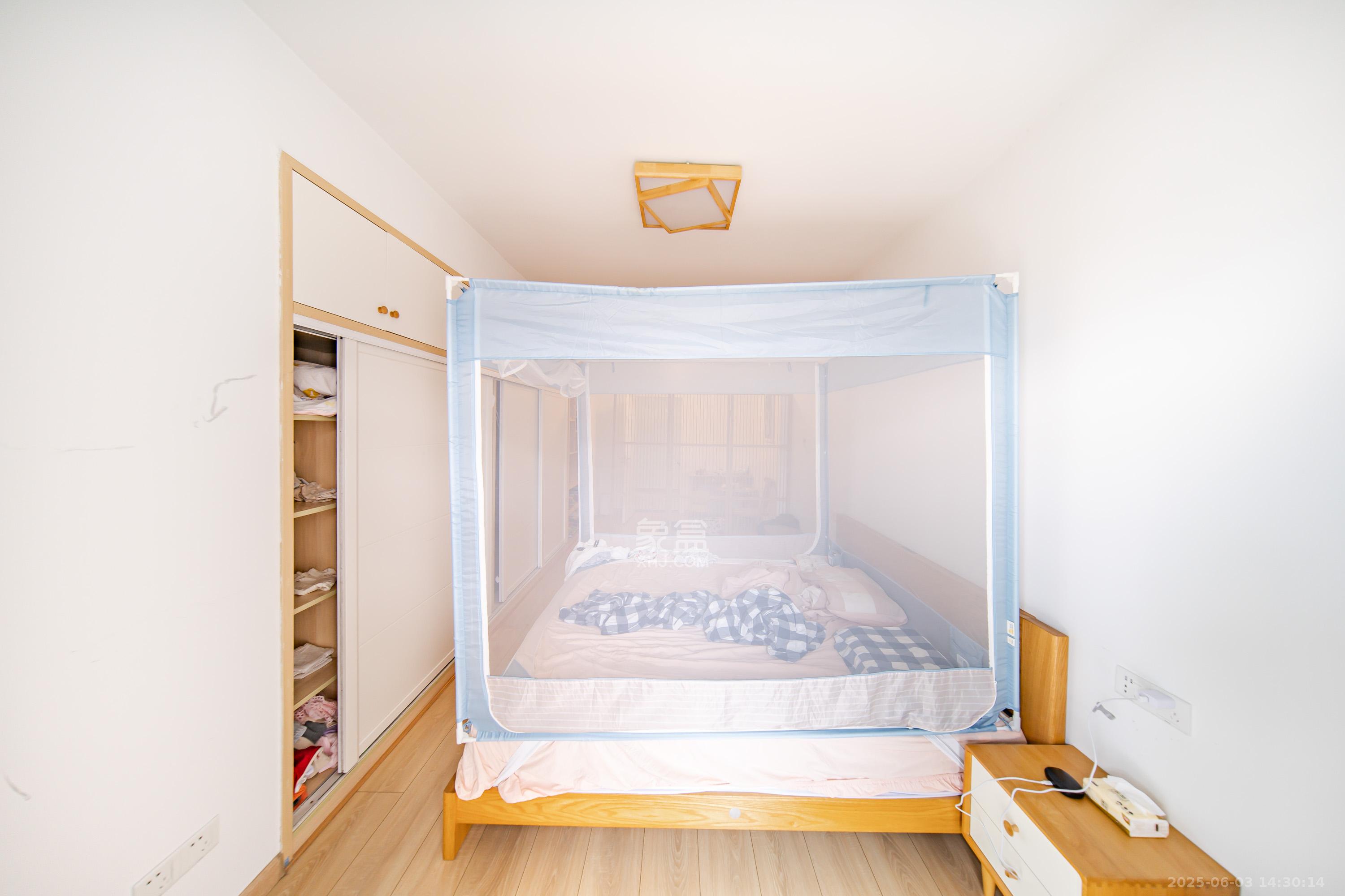 阳光100二期  4室2厅2卫    158.0万 阳光100二期  4室2厅2卫    158.0万卧室