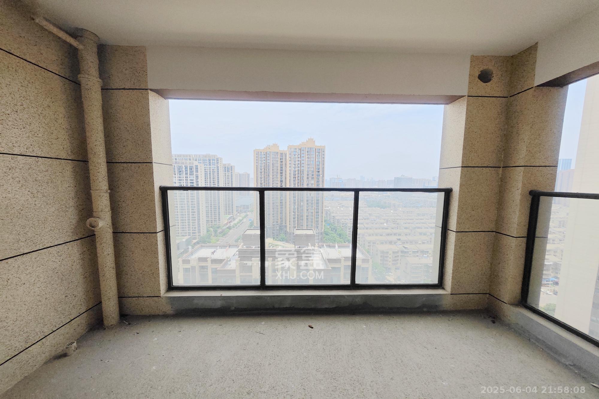 国欣向荣府 3室2厅2卫 130.0万 国欣向荣府 3室2厅2卫 130.0万阳台