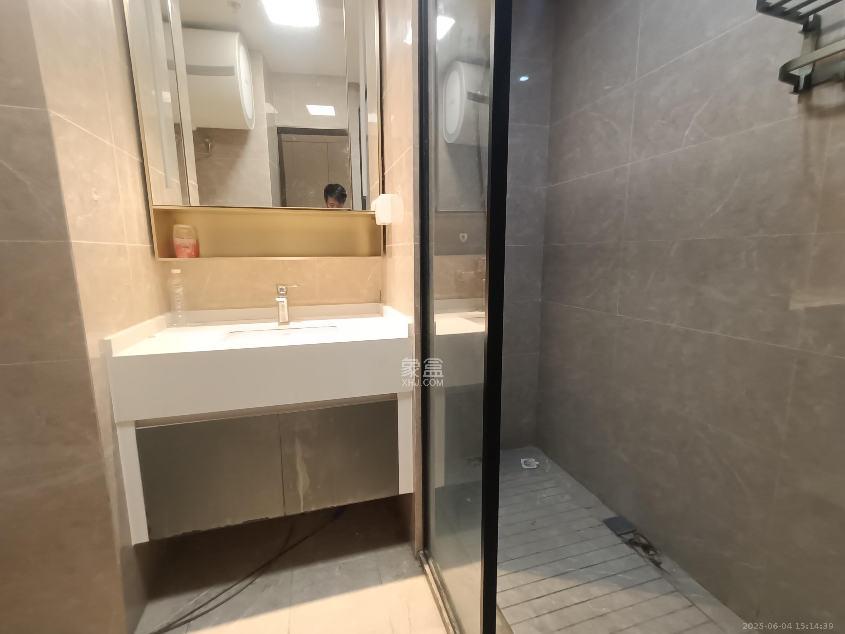 华润置地中心  1室1厅1卫   2300.00元/月室内图