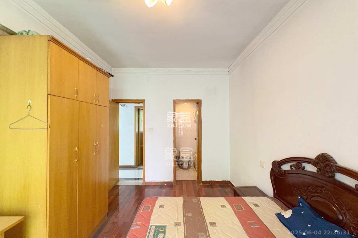 泰时新雅园  3室2厅2卫    92.8万 泰时新雅园  3室2厅2卫    92.8万卧室