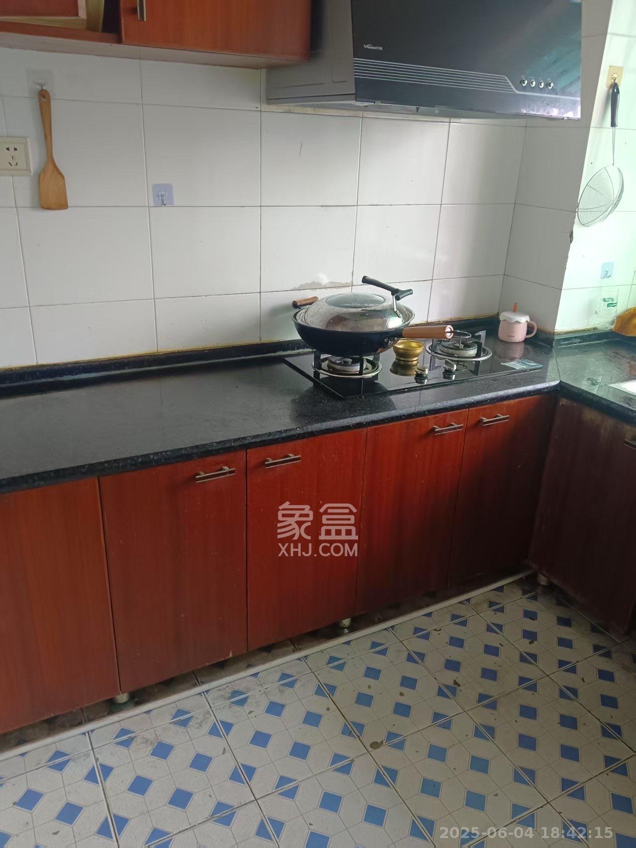 中南汽车世界 2室2厅1卫 1100.0元/月 中南汽车世界 2室2厅1卫 1100.0元/月室内图