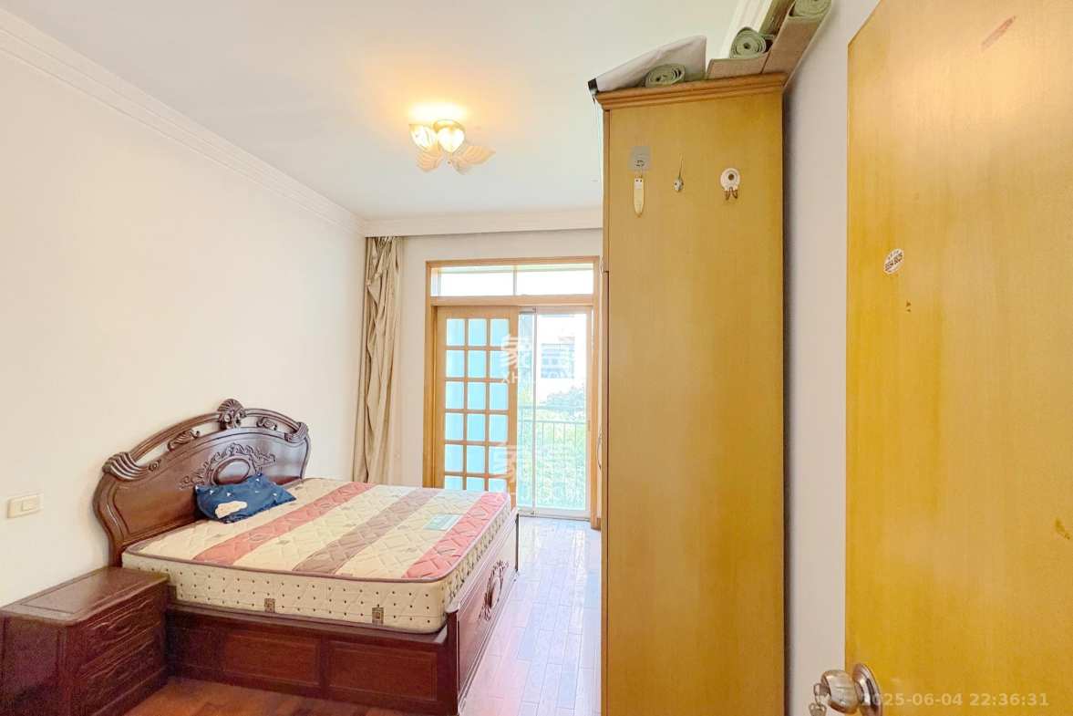 泰时新雅园  3室2厅2卫    92.8万 泰时新雅园  3室2厅2卫    92.8万卧室