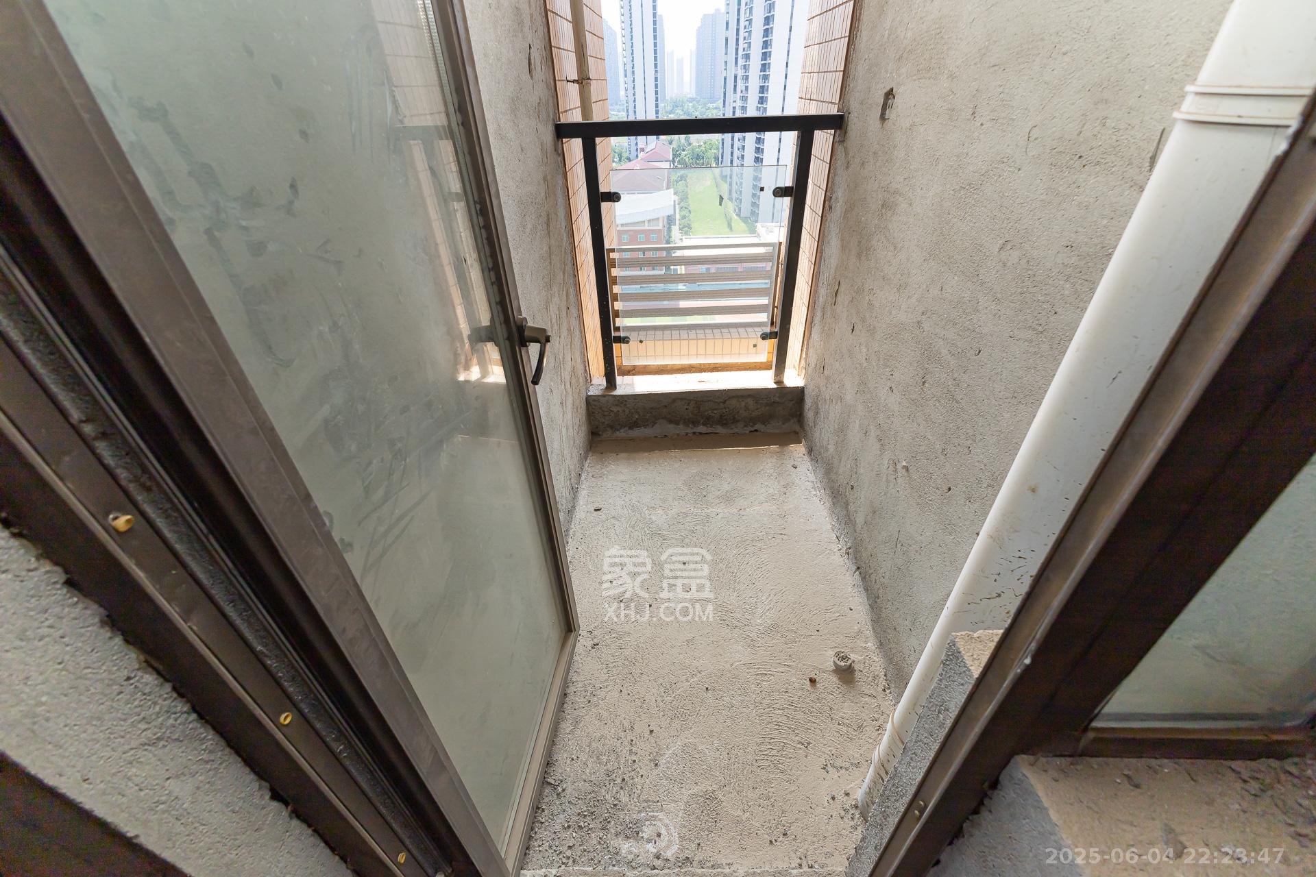 润和又一城  3室2厅1卫    65.0万 润和又一城  3室2厅1卫    65.0万阳台