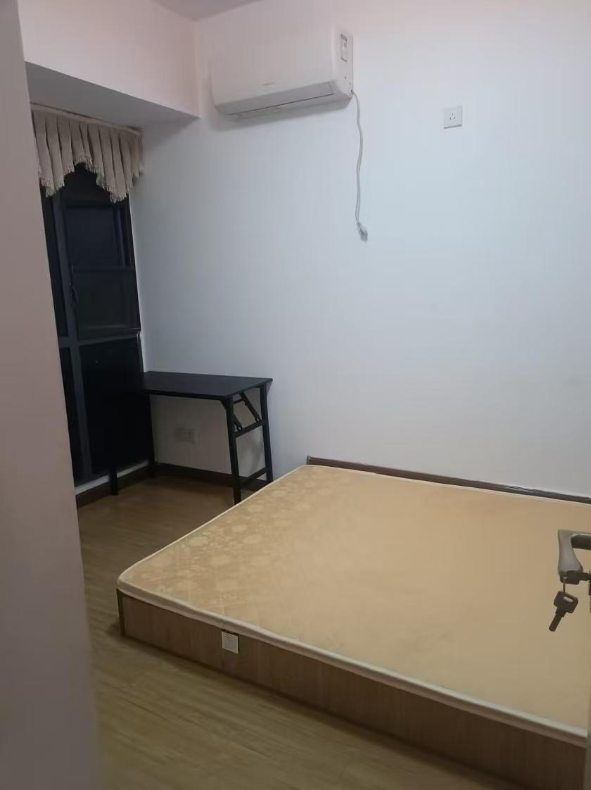 中泰峰境  3室1厅1卫   1400.00元/月室内图