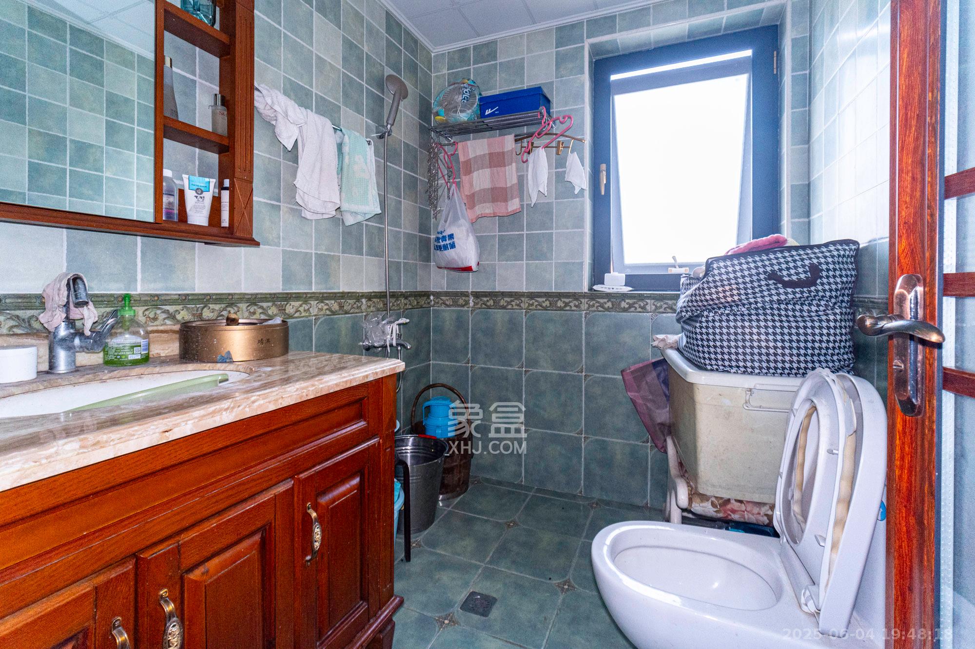 山水芙蓉国际新城  5室2厅2卫    688.0万 山水芙蓉国际新城  5室2厅2卫    688.0万卫生间