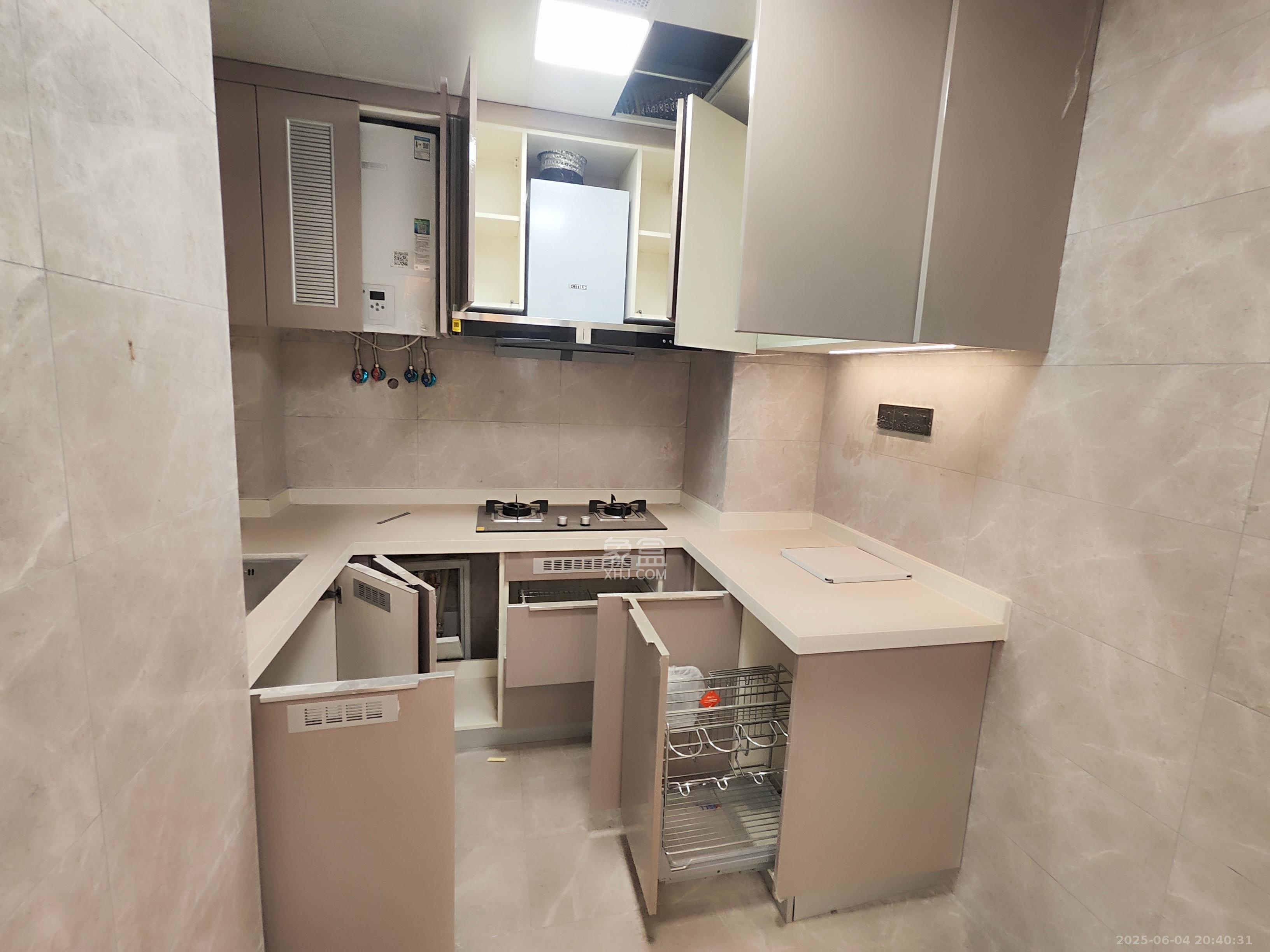 旭辉雨花郡  3室2厅2卫   3600.00元/月室内图
