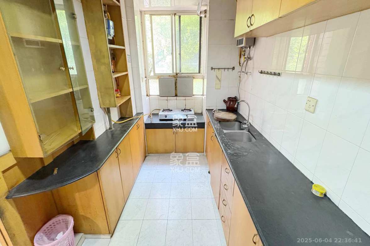 泰时新雅园  3室2厅2卫    92.8万 泰时新雅园  3室2厅2卫    92.8万厨房