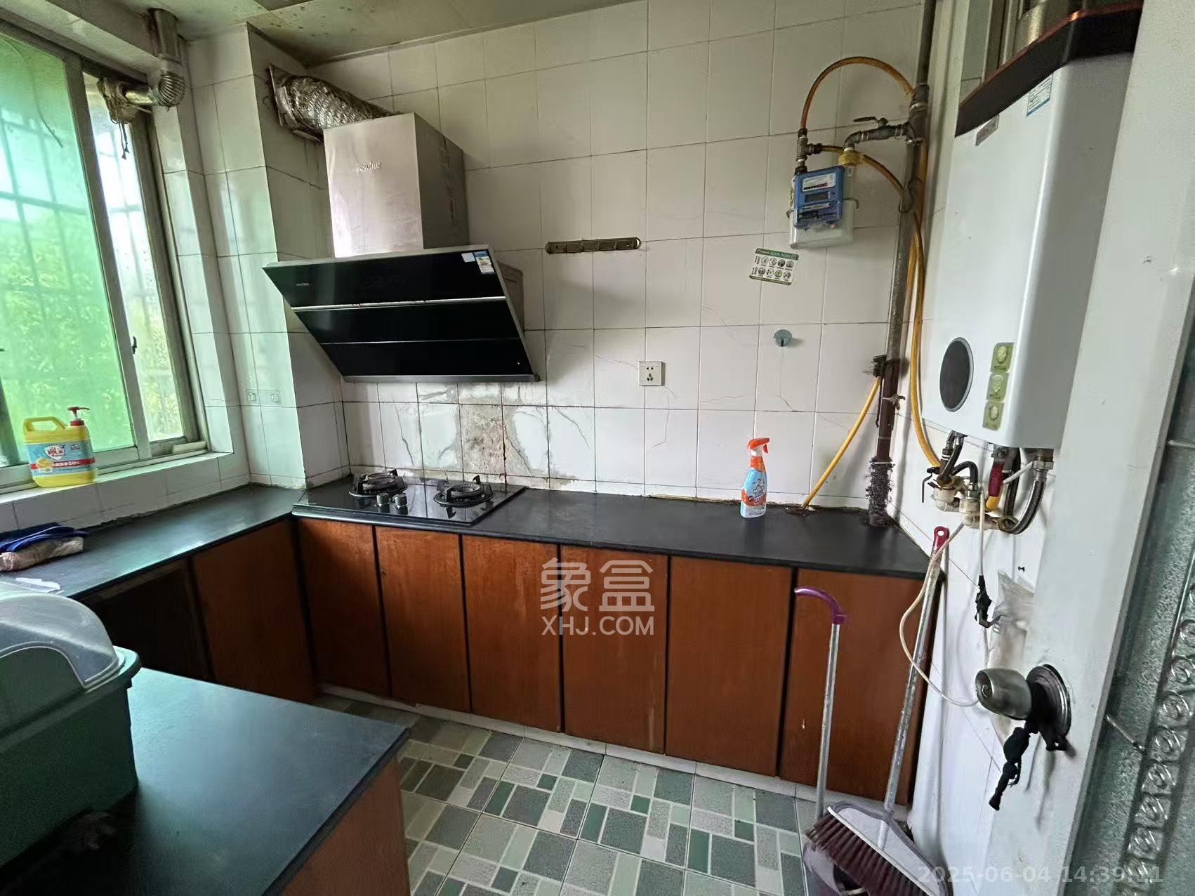 中南汽车世界 2室2厅1卫 1200.0元/月 中南汽车世界 2室2厅1卫 1200.0元/月室内图