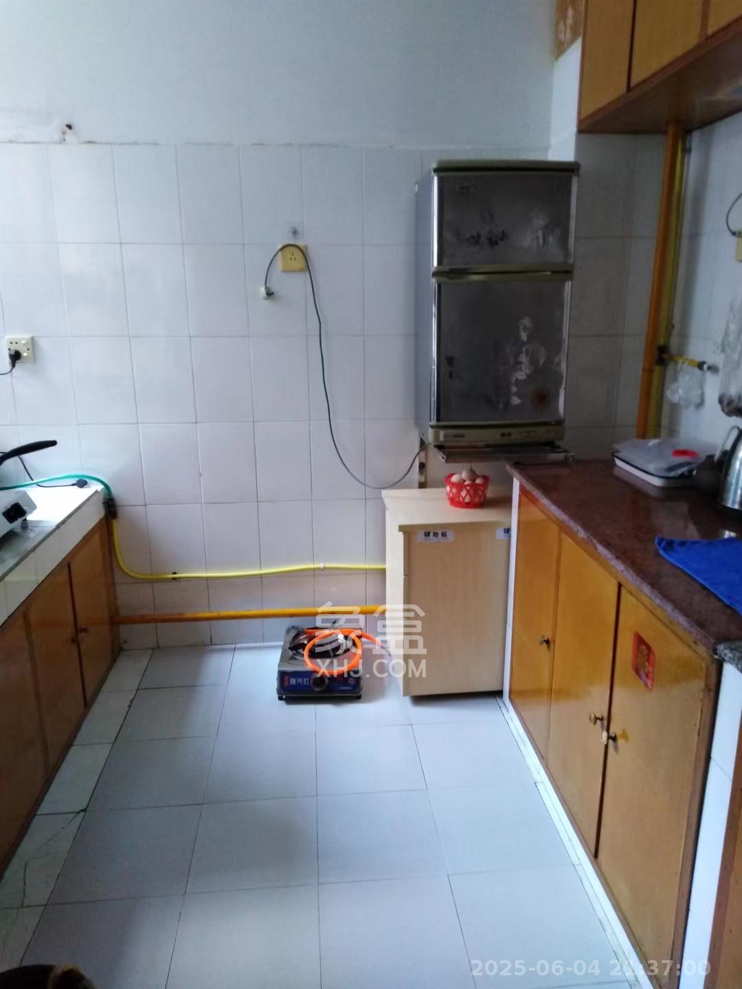 阳明山庄  3室2厅2卫    1700.0元/月 阳明山庄  3室2厅2卫    1700.0元/月室内图