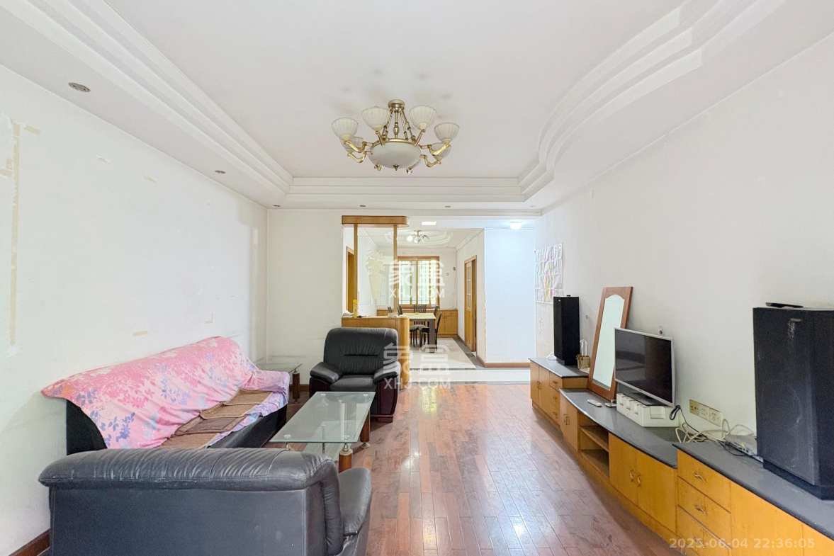 泰时新雅园  3室2厅2卫    92.8万 泰时新雅园  3室2厅2卫    92.8万客厅