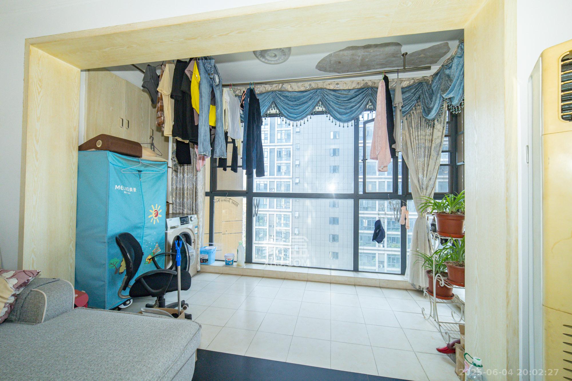 方略城市广场 4室2厅2卫 96.8万 方略城市广场 4室2厅2卫 96.8万阳台