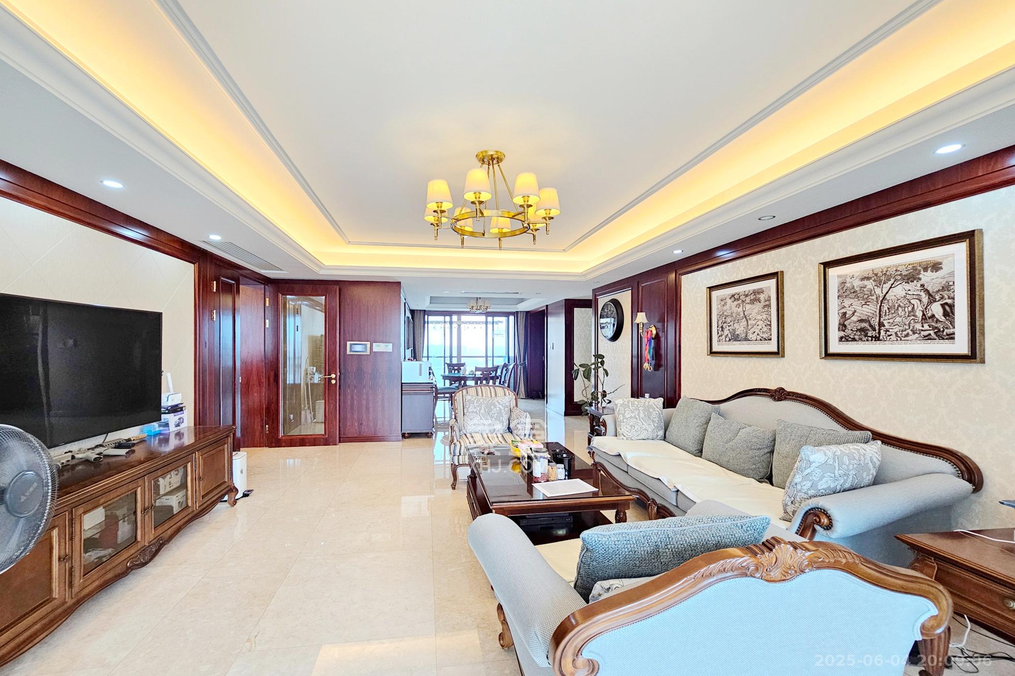 运达中央广场一、二期  3室2厅2卫    330.0万 运达中央广场一、二期  3室2厅2卫    330.0万