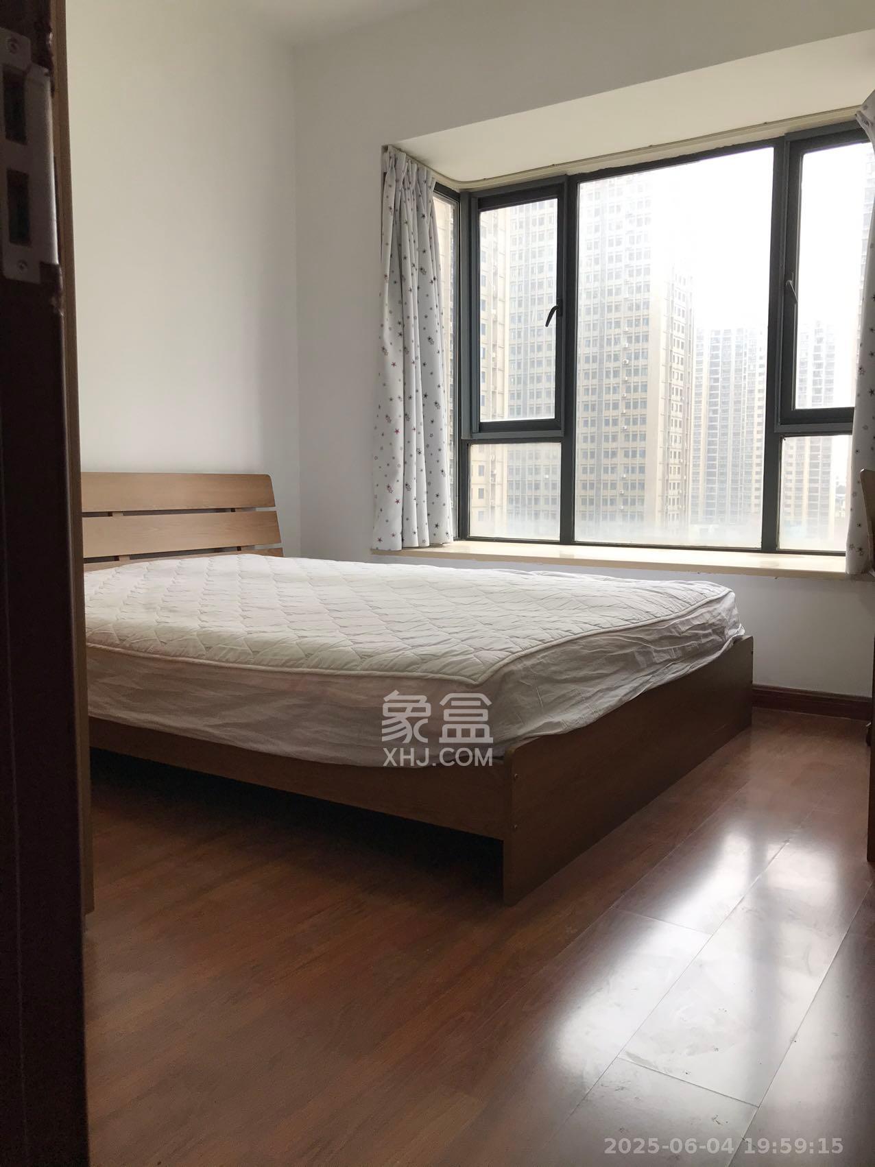 钰龙天下一期  3室2厅2卫   3200.00元/月室内图
