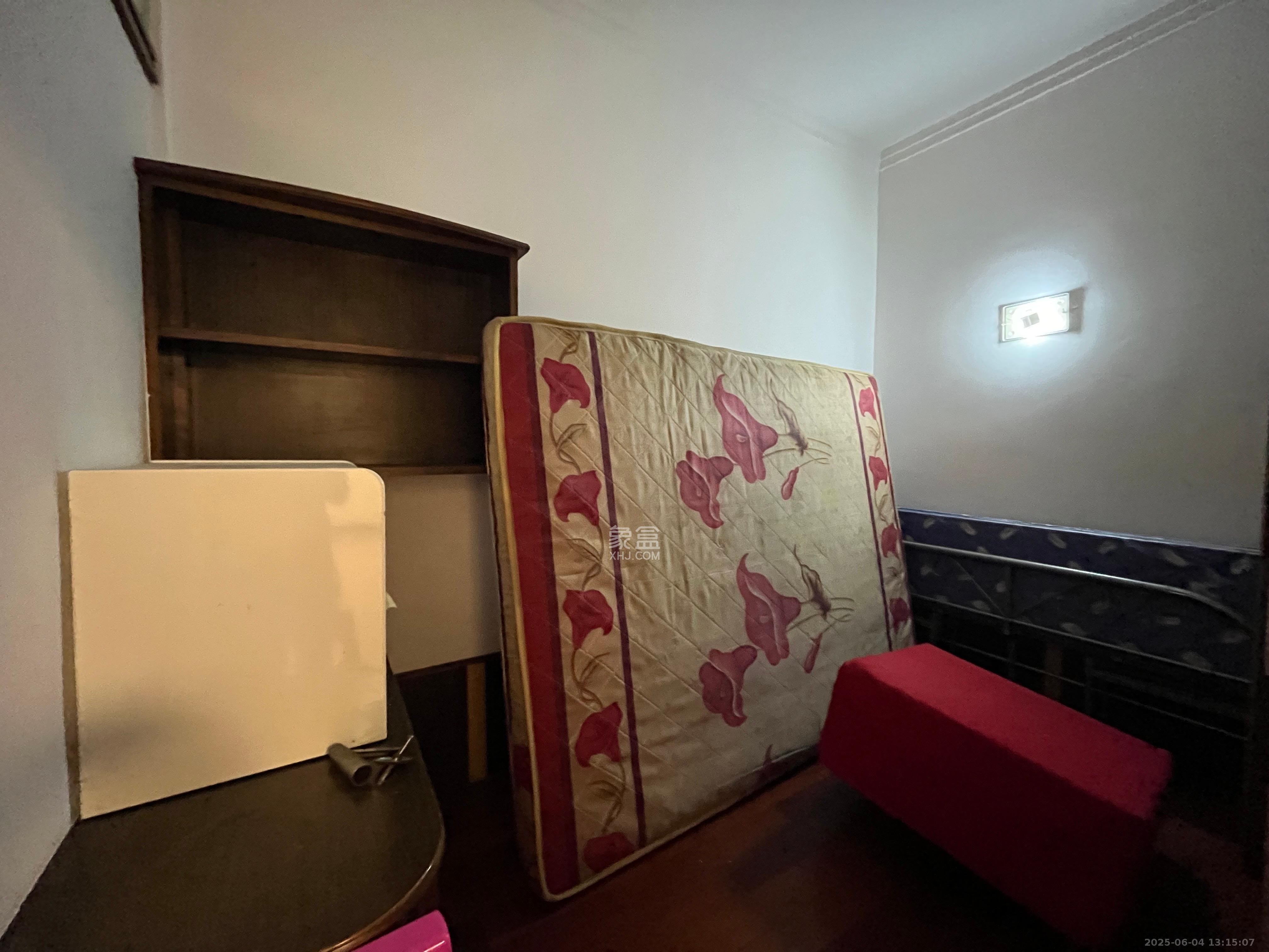 新星小区  1室2厅1卫   1600.00元/月室内图