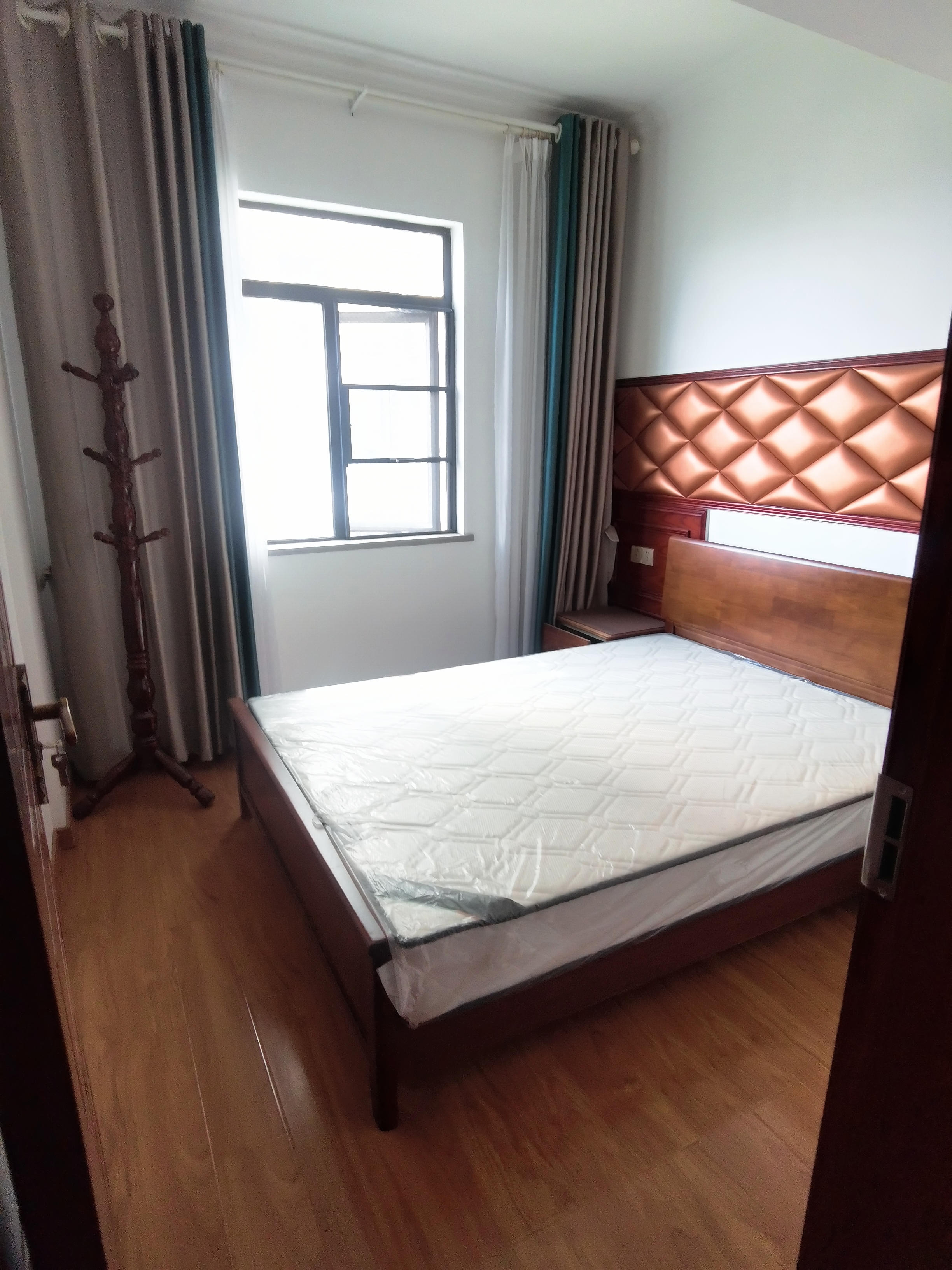 学府花园（文苑瑞景）  3室2厅1卫   70.00万客厅