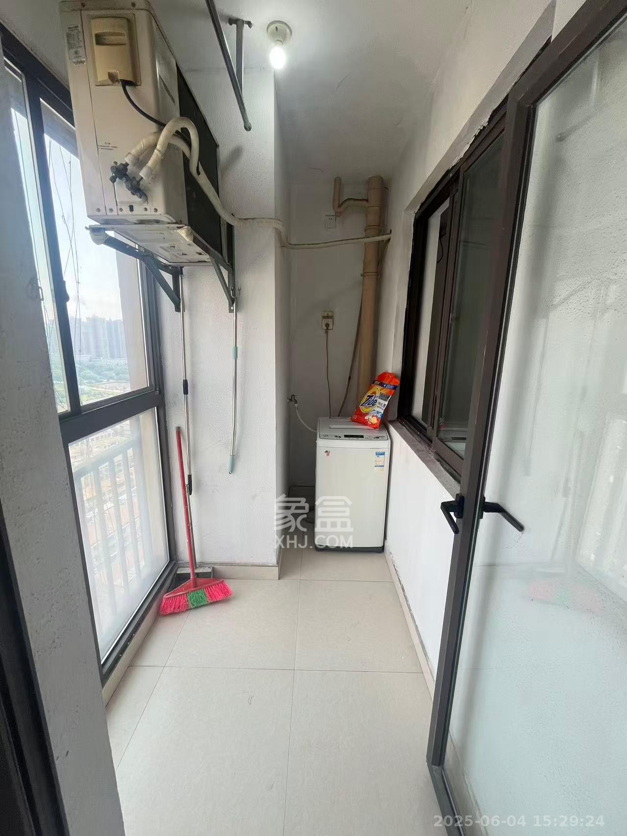 旭辉华庭 3室2厅1卫 2400.0元/月 旭辉华庭 3室2厅1卫 2400.0元/月室内图