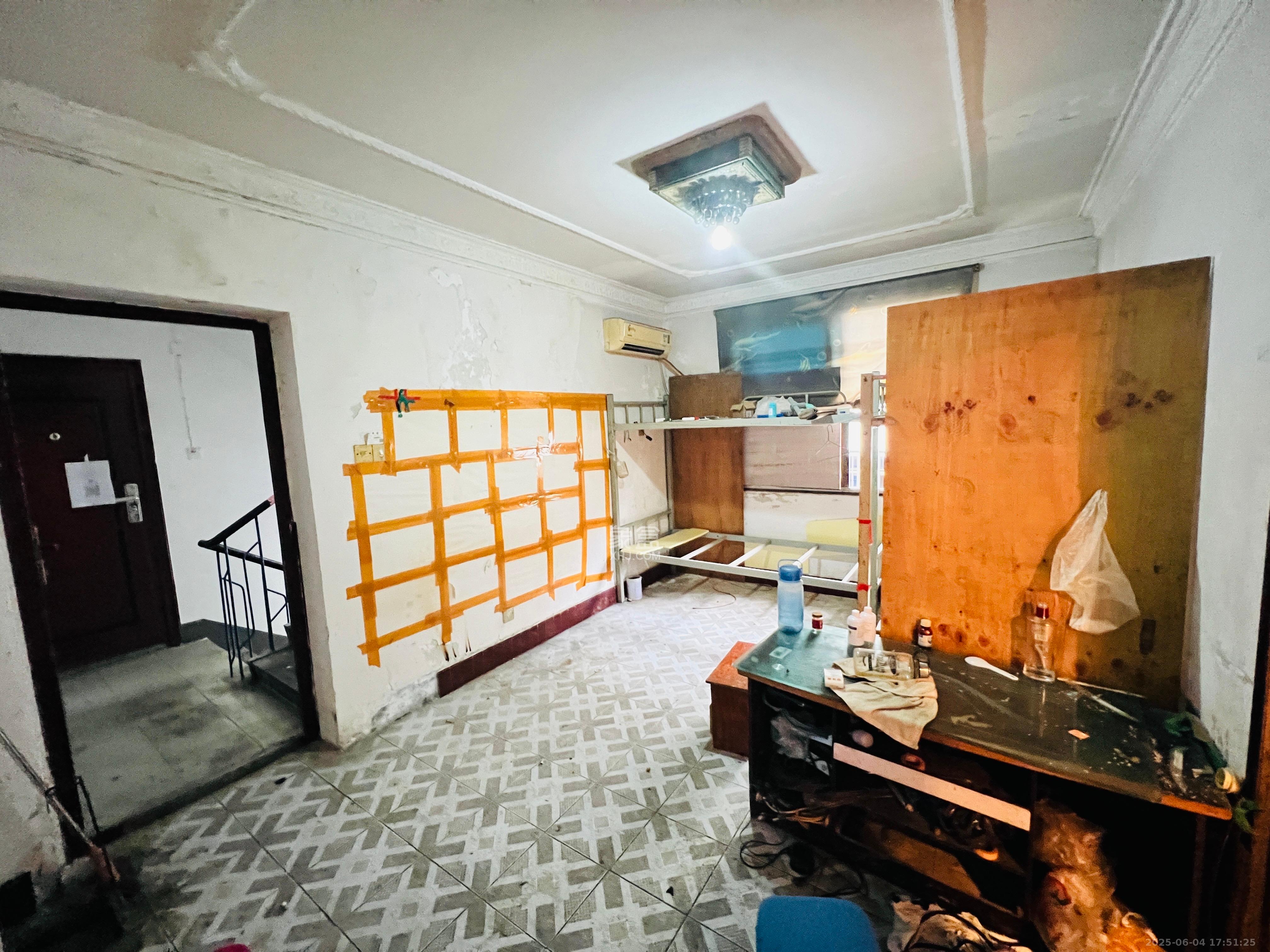 劳动广场消防队宿舍 2室1厅1卫 1200.0元/月 劳动广场消防队宿舍 2室1厅1卫 1200.0元/月室内图