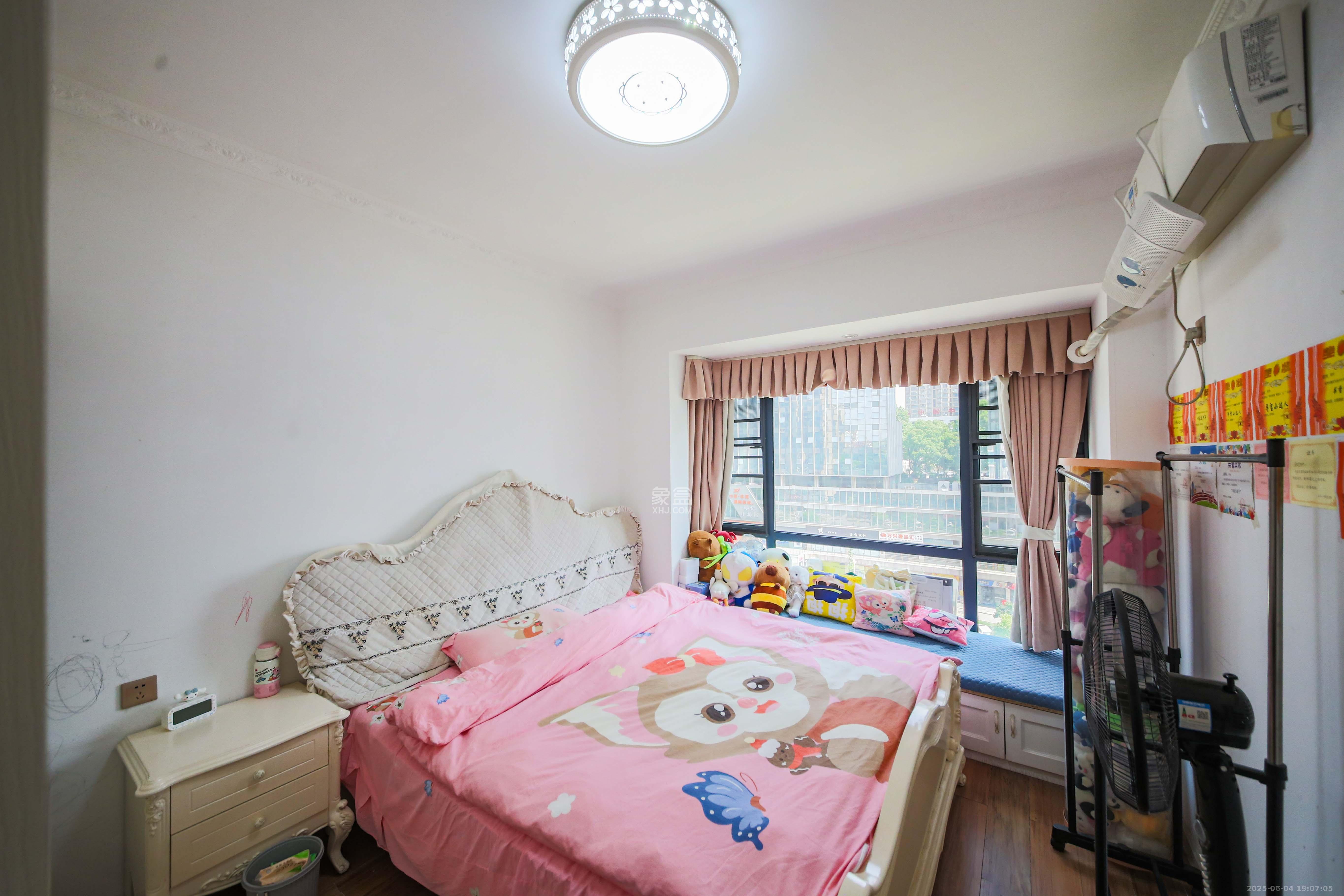 中南红领邦(红星嘉和苑)  1室2厅2卫    120.0万 中南红领邦(红星嘉和苑)  1室2厅2卫    120.0万卧室