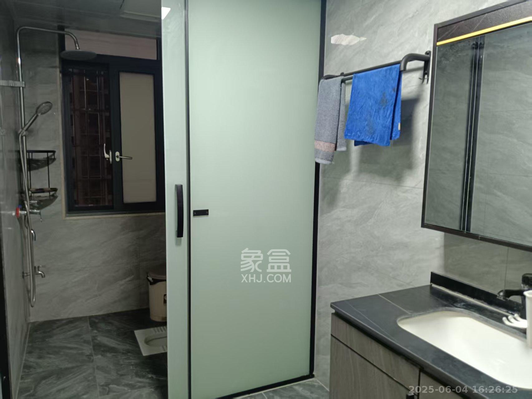 洋湖明园一期  3室1厅2卫   2200.00元/月室内图