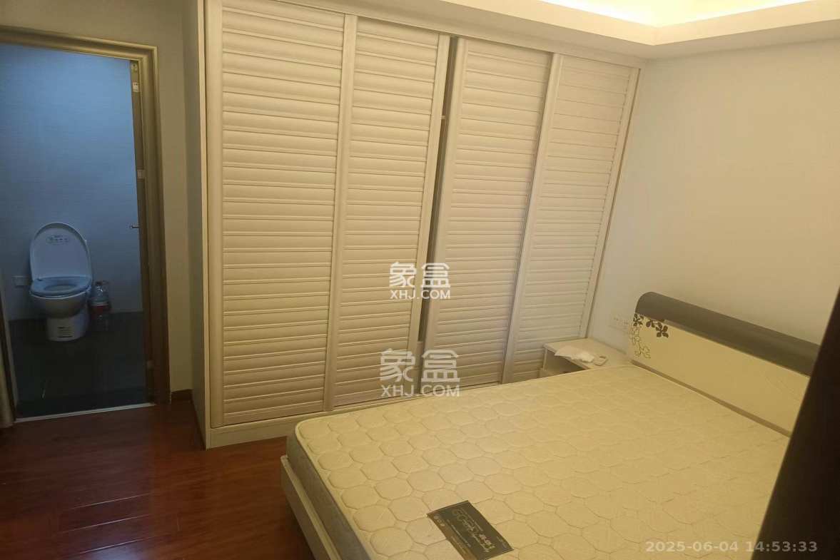 郡原居里 3室2厅1卫 2200.0元/月 郡原居里 3室2厅1卫 2200.0元/月室内图