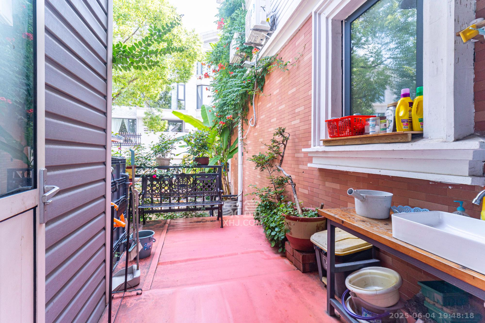 山水芙蓉国际新城  5室2厅2卫    688.0万 山水芙蓉国际新城  5室2厅2卫    688.0万阳台