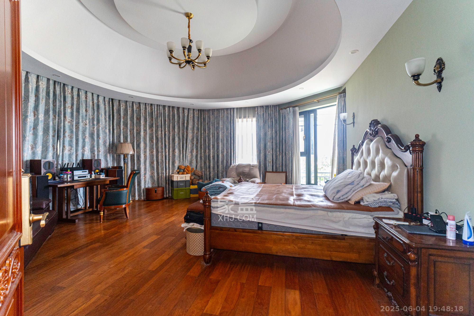 山水芙蓉国际新城  5室2厅2卫    688.0万 山水芙蓉国际新城  5室2厅2卫    688.0万卧室