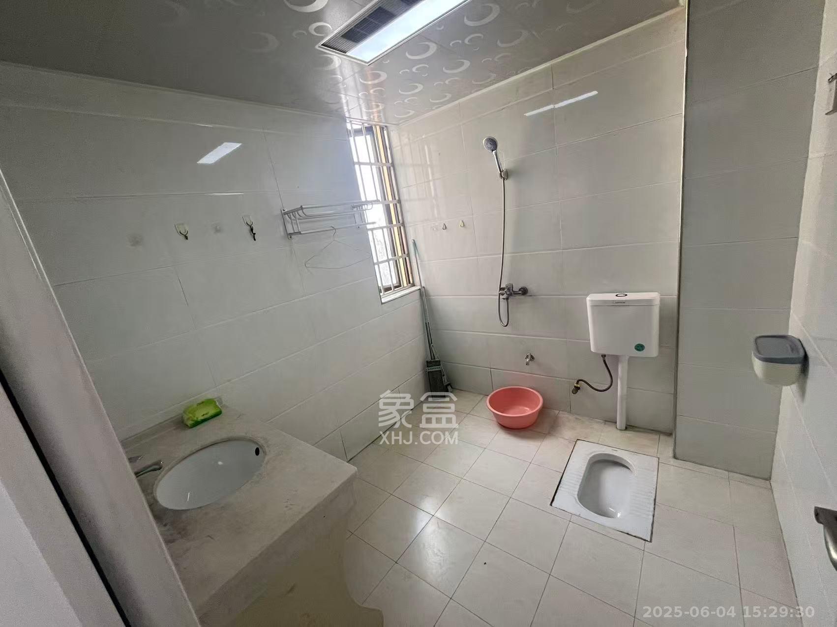 旭辉华庭 3室2厅1卫 2400.0元/月 旭辉华庭 3室2厅1卫 2400.0元/月室内图