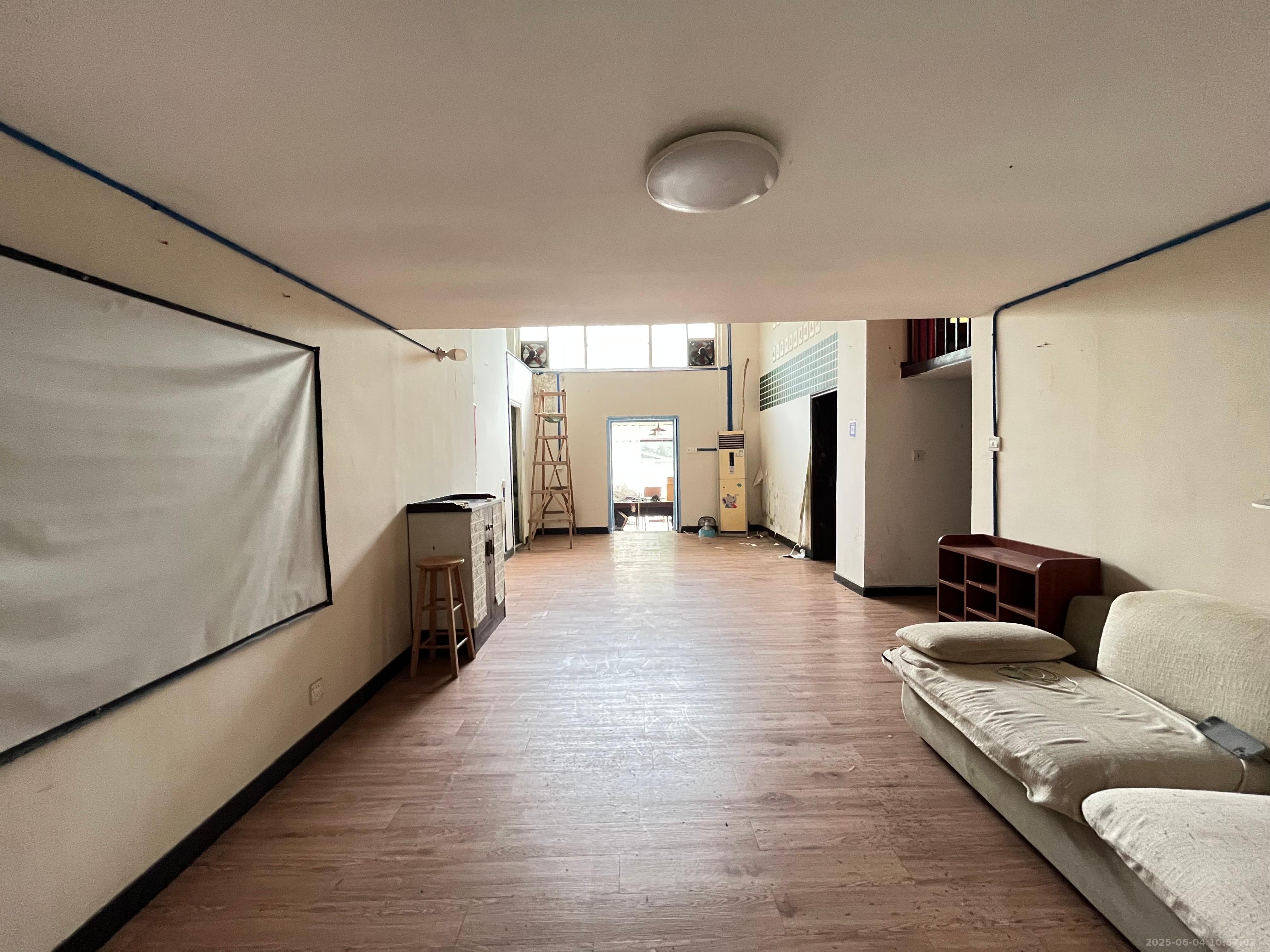枫林美景  4室2厅1卫   5500.00元/月室内图