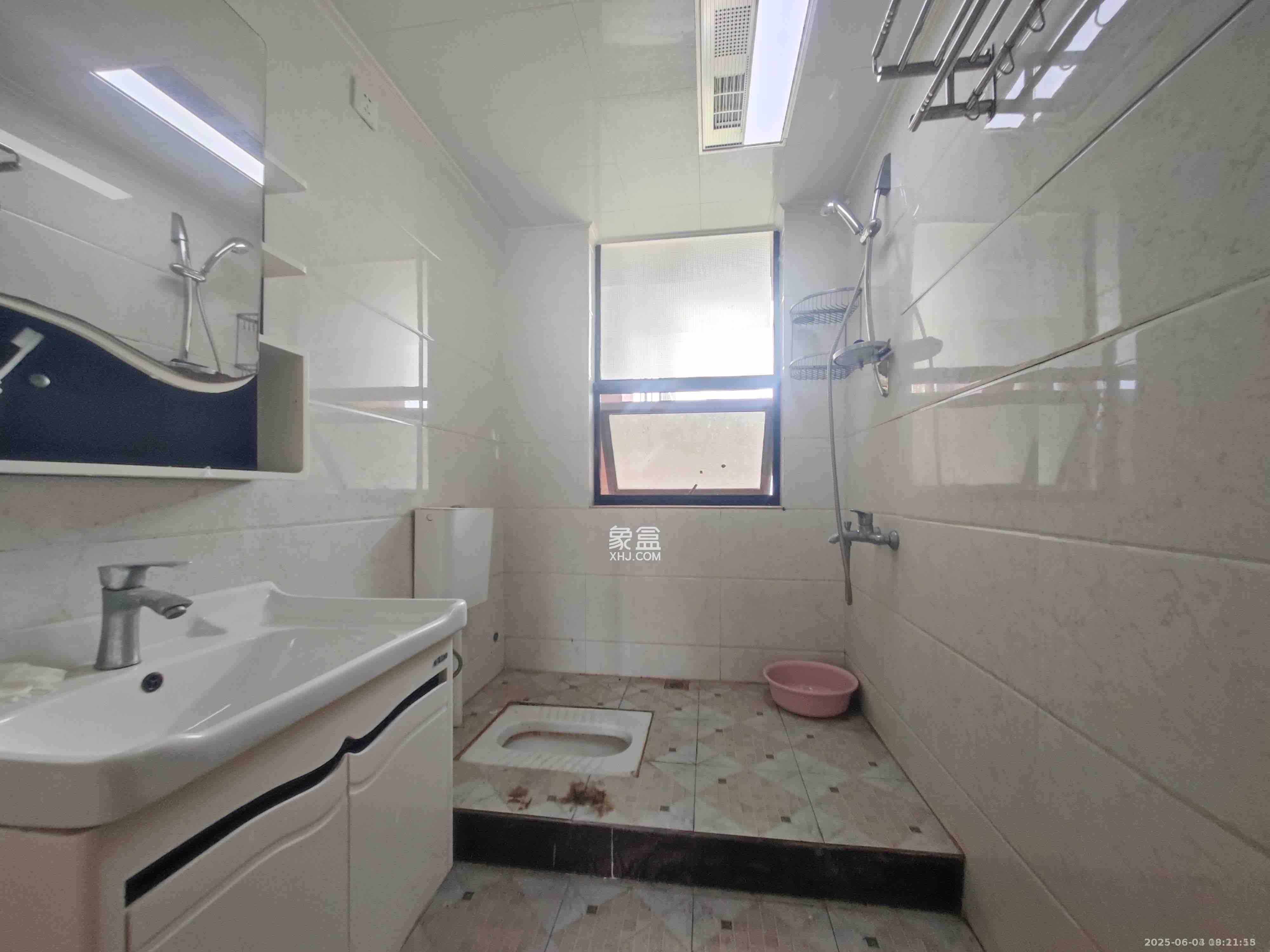 水岸天际(一期、二期) 3室2厅2卫 2200.0元/月 水岸天际(一期、二期) 3室2厅2卫 2200.0元/月室内图