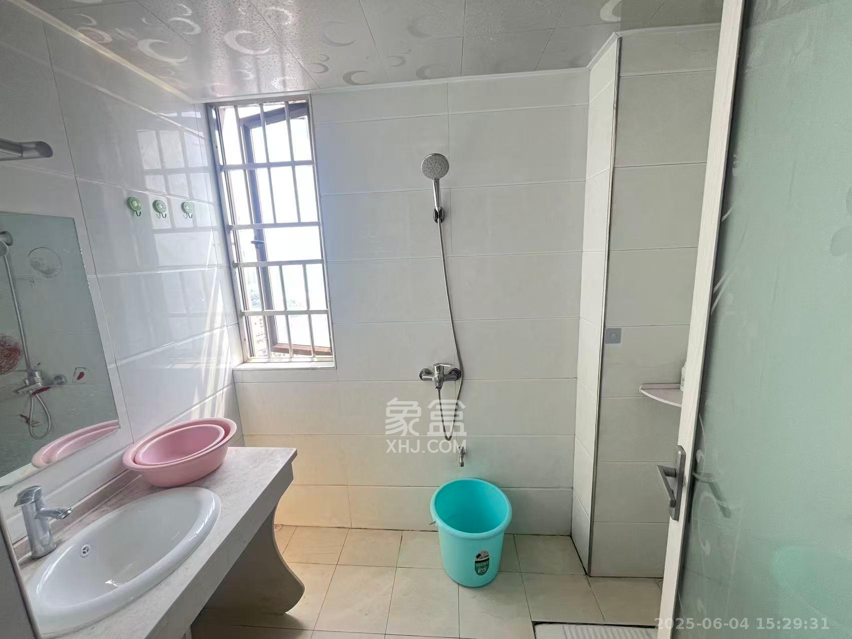 旭辉华庭 3室2厅1卫 2400.0元/月 旭辉华庭 3室2厅1卫 2400.0元/月室内图