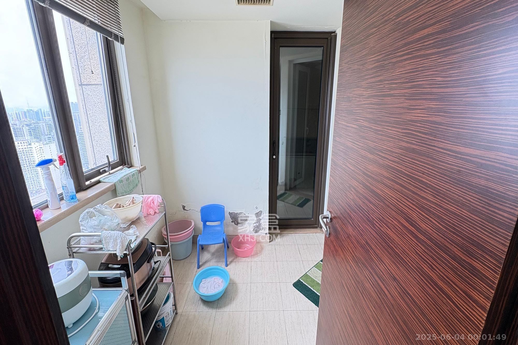 华远华中心  4室2厅4卫   720.00万厨房