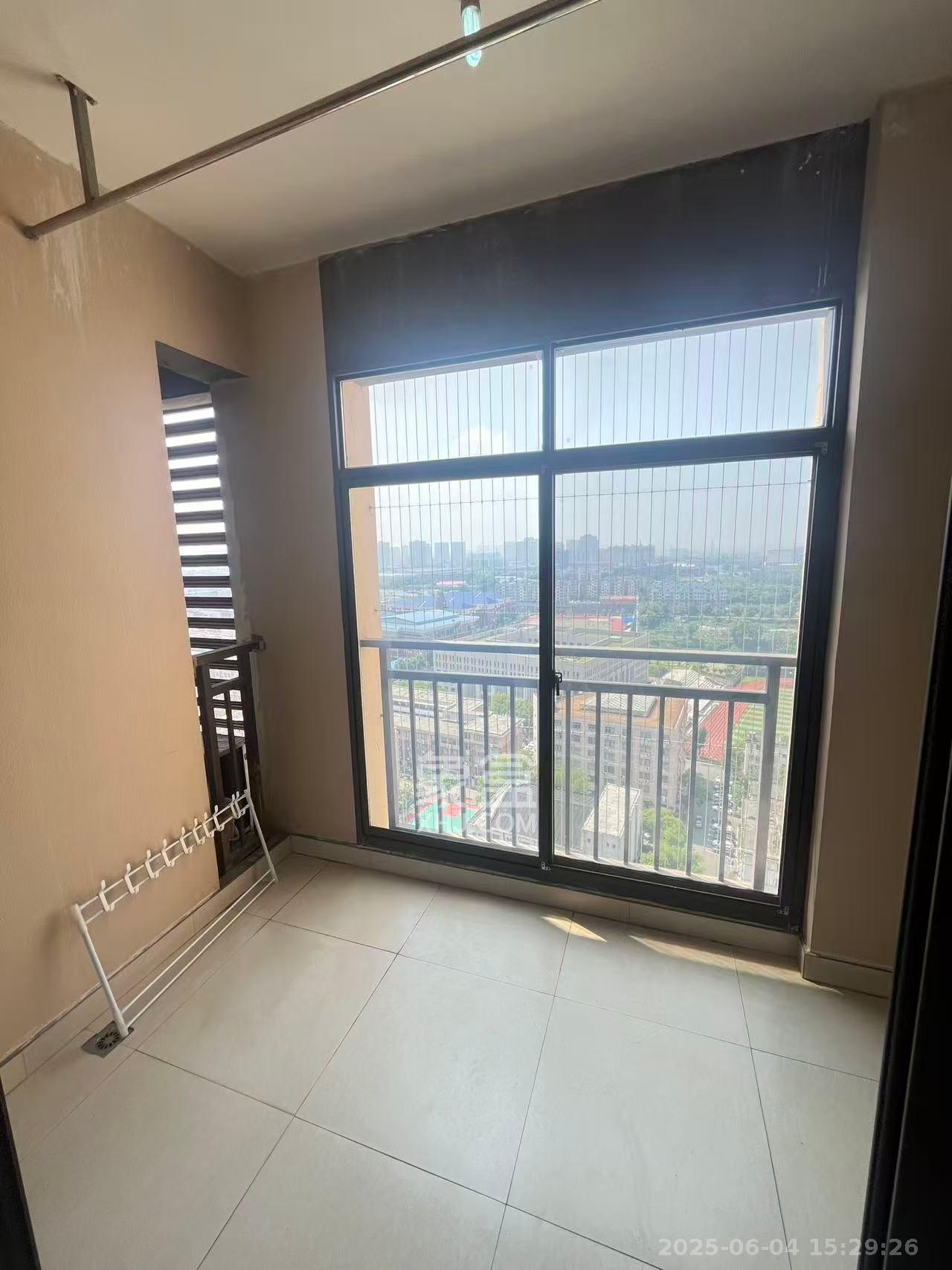 旭辉华庭 3室2厅1卫 2400.0元/月 旭辉华庭 3室2厅1卫 2400.0元/月室内图