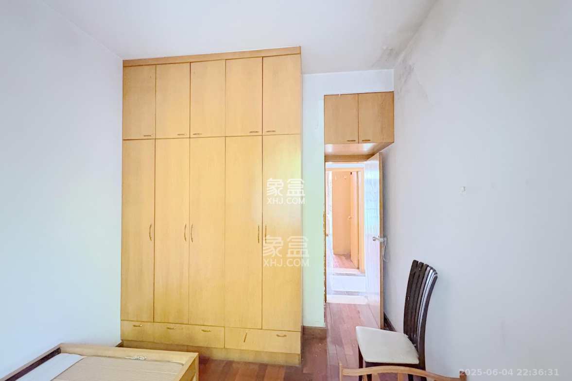 泰时新雅园  3室2厅2卫    92.8万 泰时新雅园  3室2厅2卫    92.8万卧室