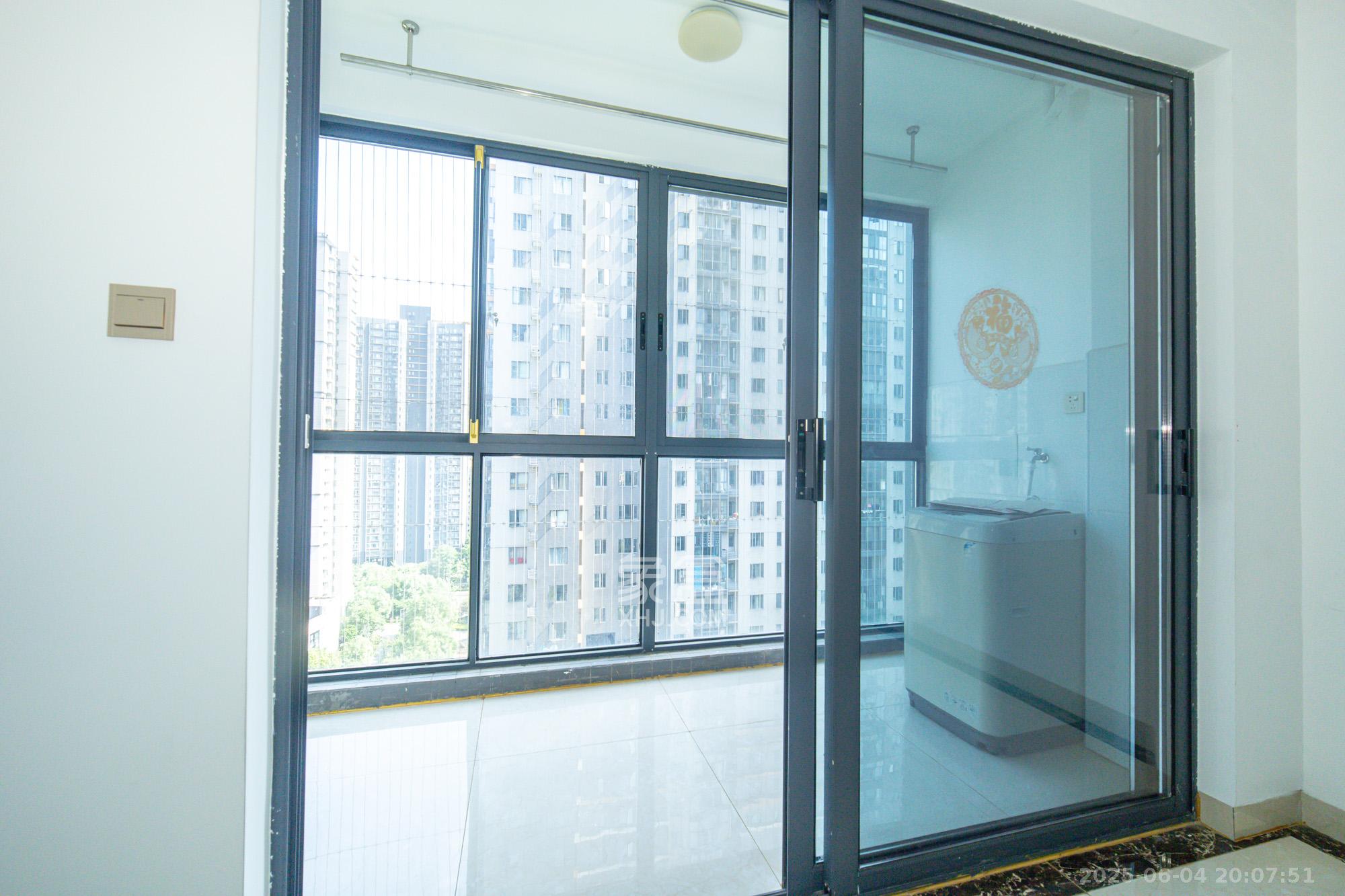 恒基凯旋门三期  3室2厅1卫    70.8万 恒基凯旋门三期  3室2厅1卫    70.8万阳台