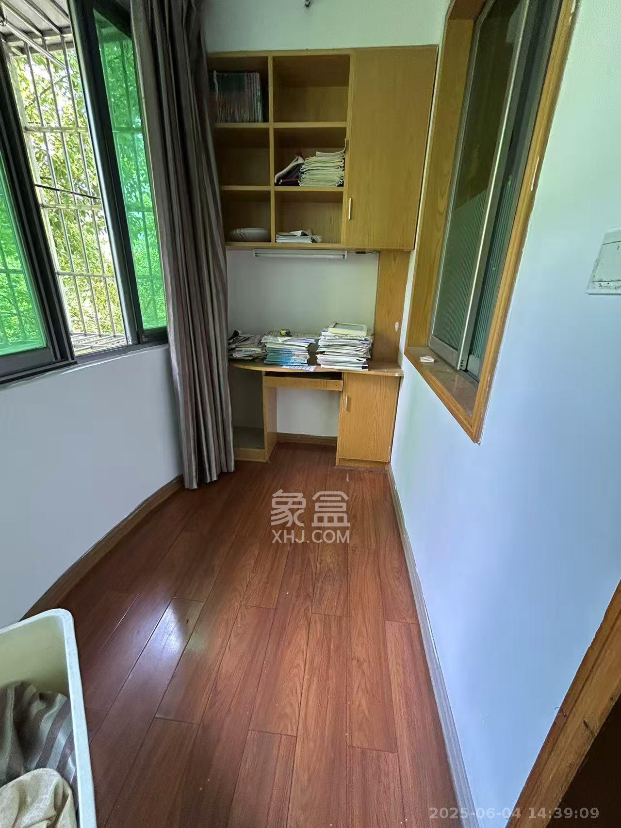 中南汽车世界 2室2厅1卫 1200.0元/月 中南汽车世界 2室2厅1卫 1200.0元/月室内图