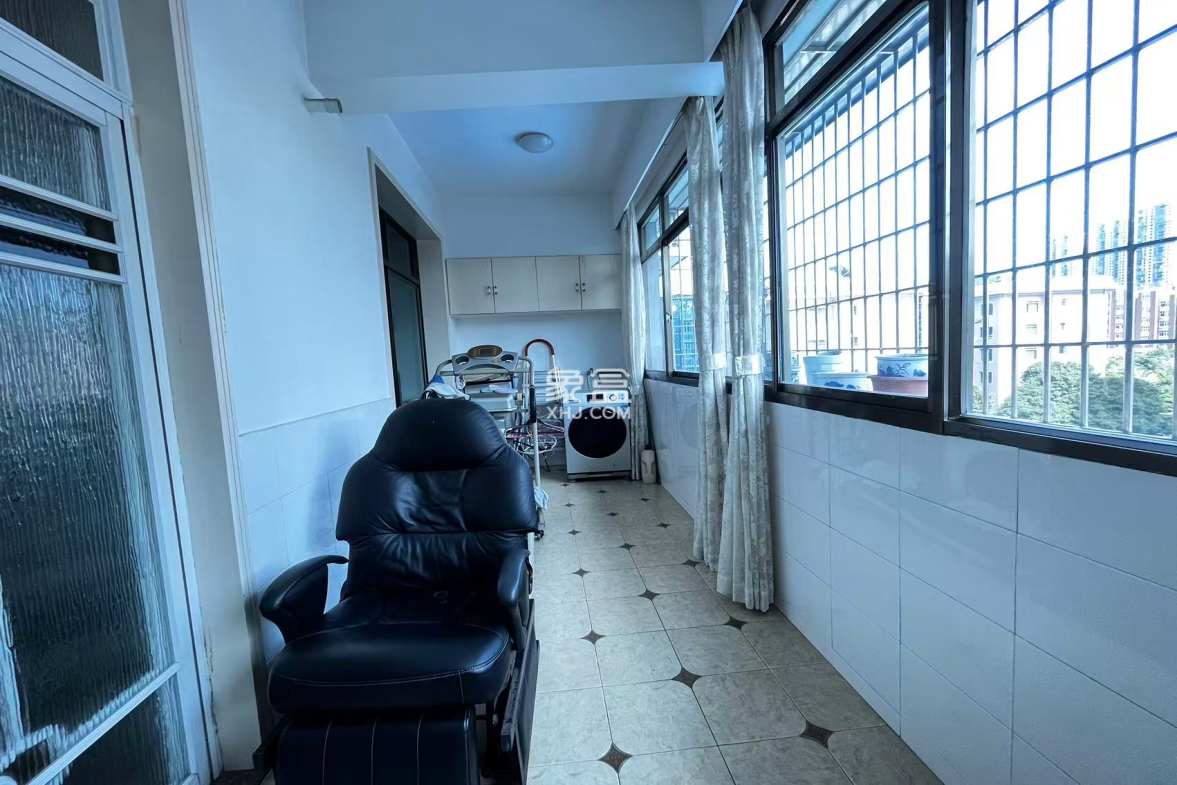 中级人民法院 4室2厅2卫 86.8万 中级人民法院 4室2厅2卫 86.8万室内图