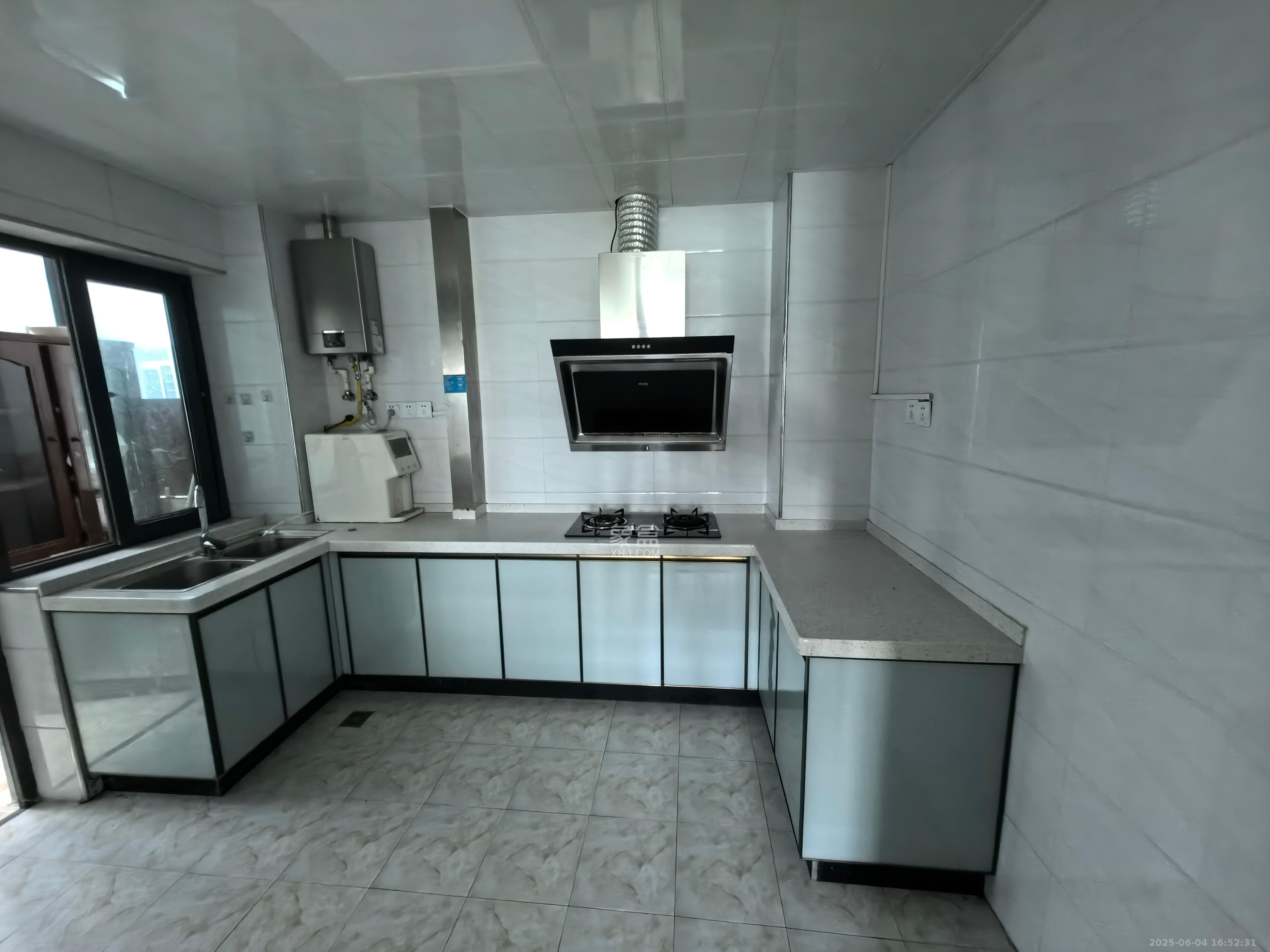 上庭苑  4室2厅2卫    2000.0元/月室内图