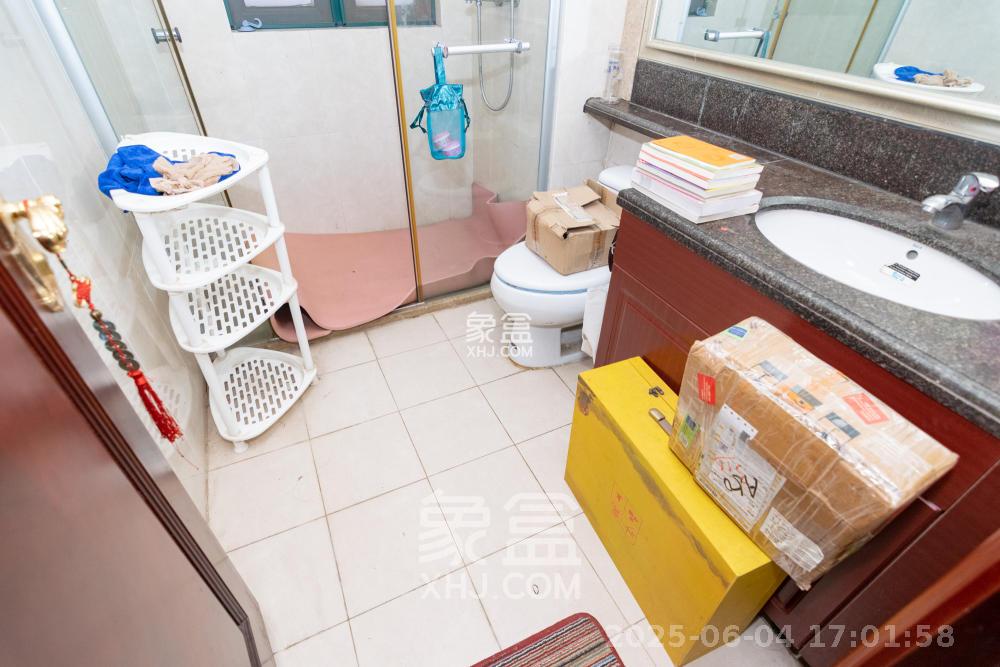 恒大名都  3室2厅2卫   1800.00元/月室内图