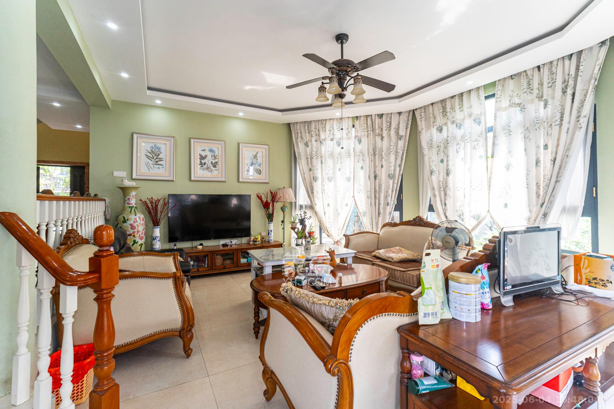 山水芙蓉国际新城  5室2厅2卫    688.0万 山水芙蓉国际新城  5室2厅2卫    688.0万