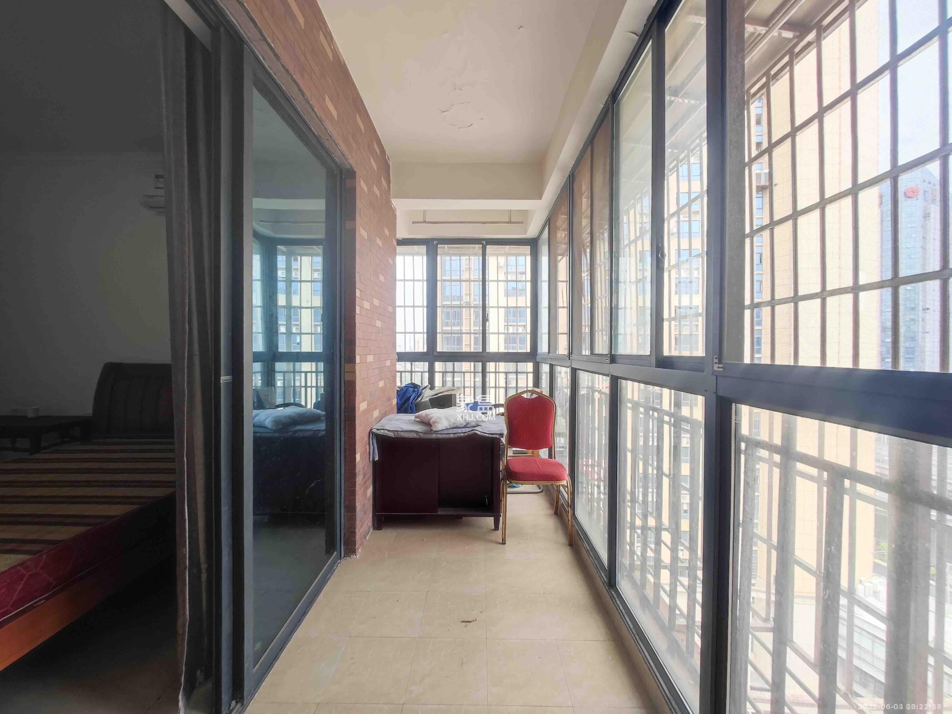 水岸天际(一期、二期) 3室2厅2卫 2200.0元/月 水岸天际(一期、二期) 3室2厅2卫 2200.0元/月室内图