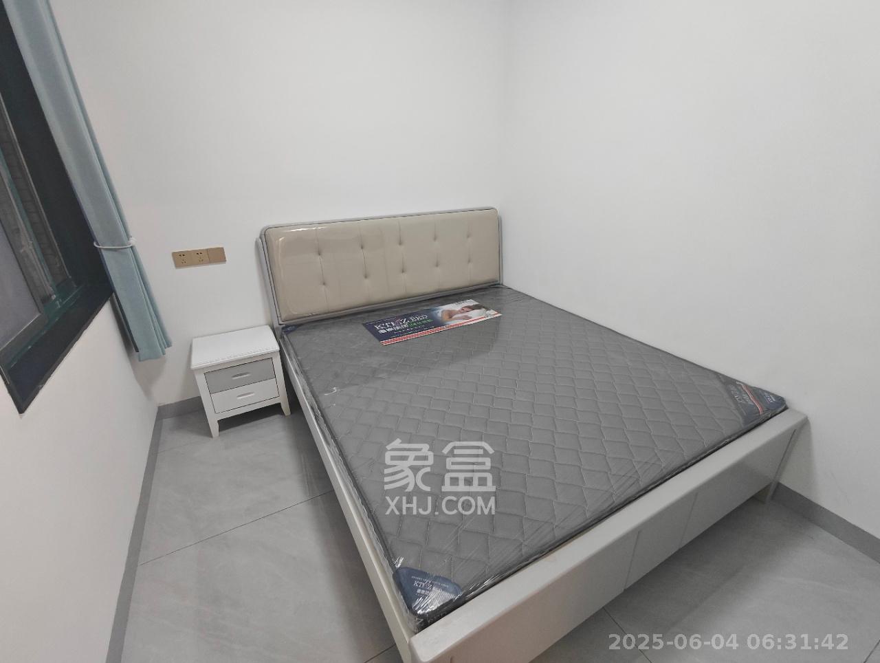 洋湖时代  3室2厅1卫   1800.00元/月室内图