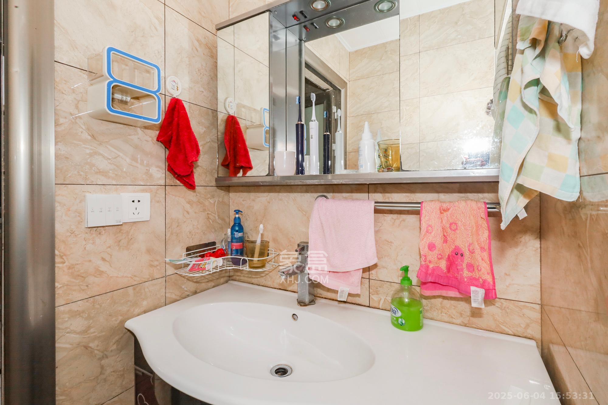 钰龙天下一期 3室2厅2卫 262.0万 钰龙天下一期 3室2厅2卫 262.0万其他